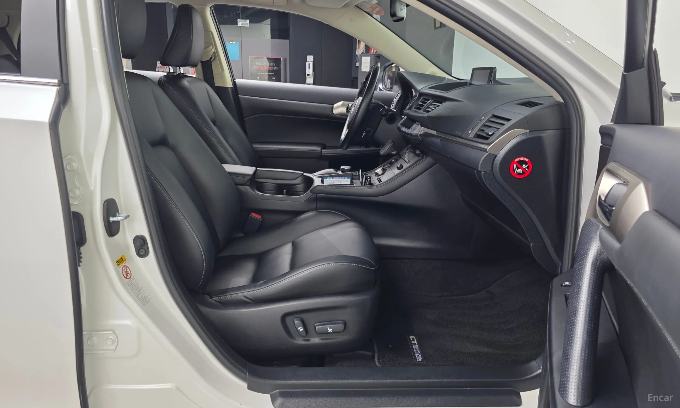 Lexus CT200h превью 11