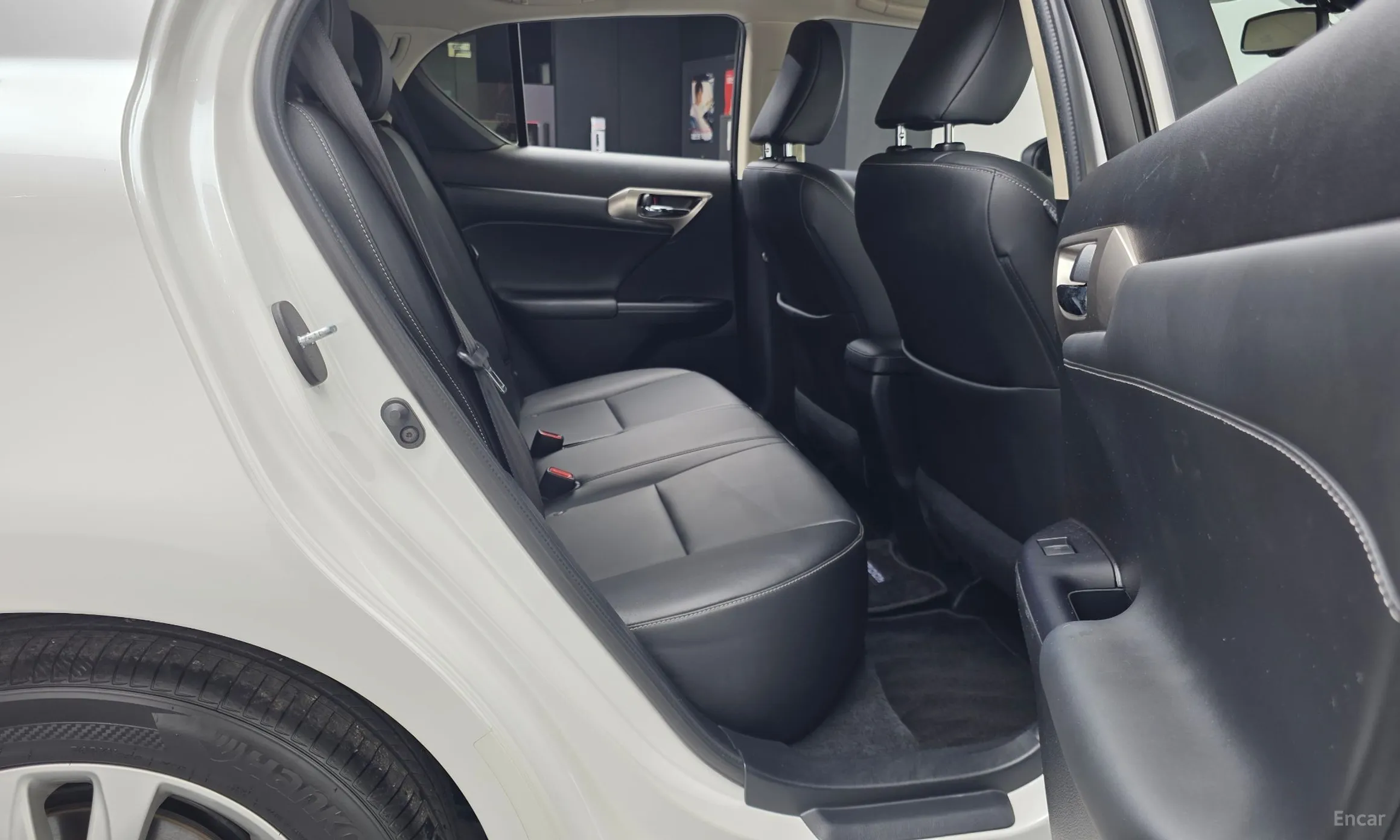 Lexus CT200h превью 12