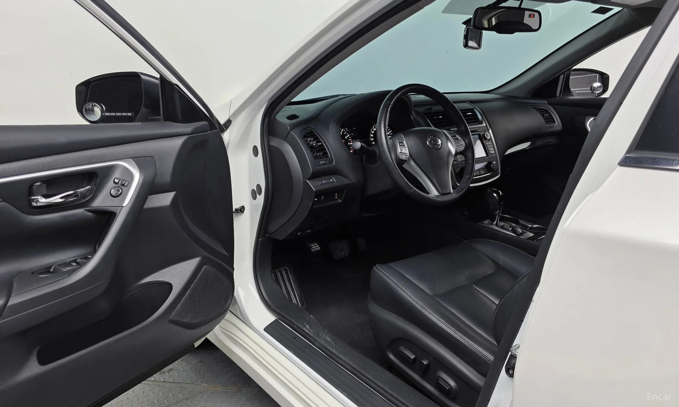 Nissan Altima превью 10
