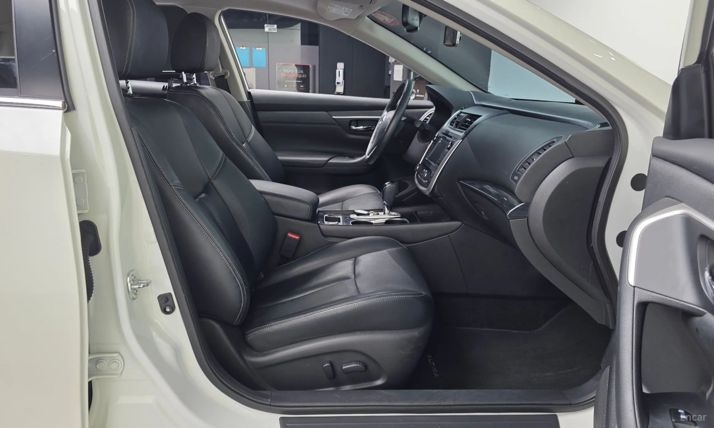 Nissan Altima превью 11