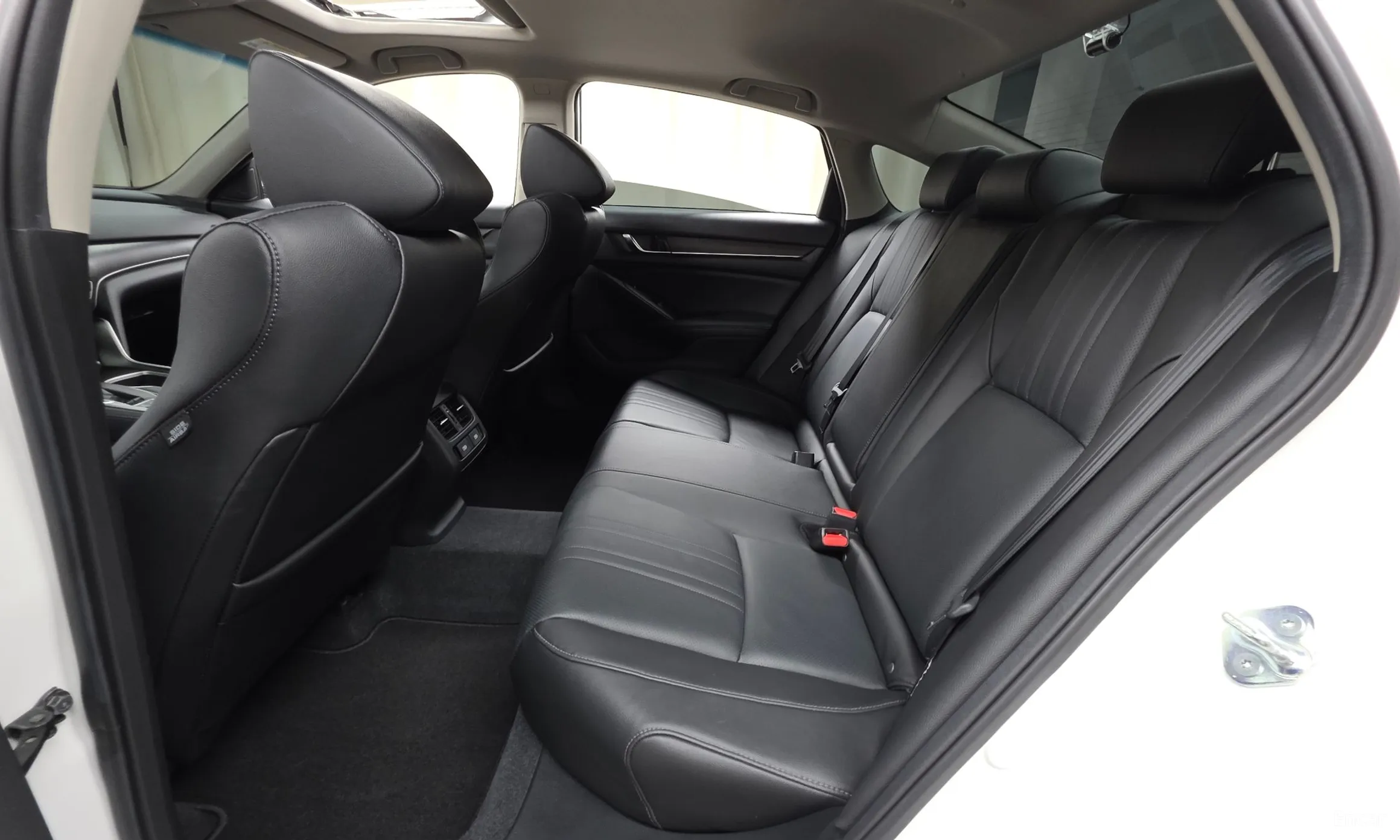 Honda Accord 10th Generation превью 12