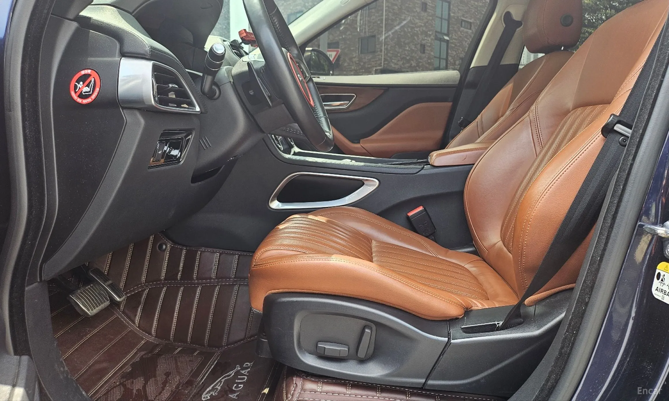 Jaguar F-PACE превью 10