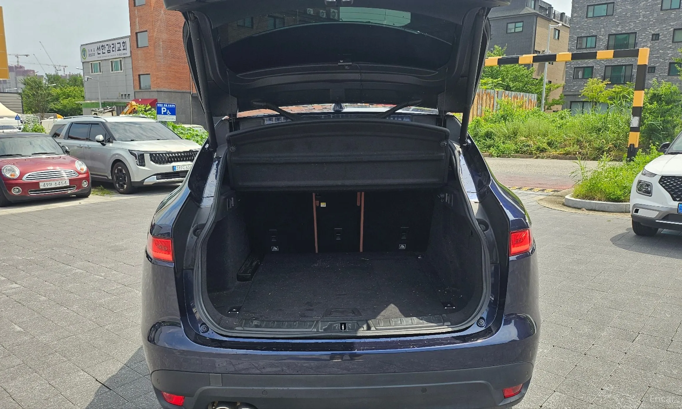 Jaguar F-PACE превью 13