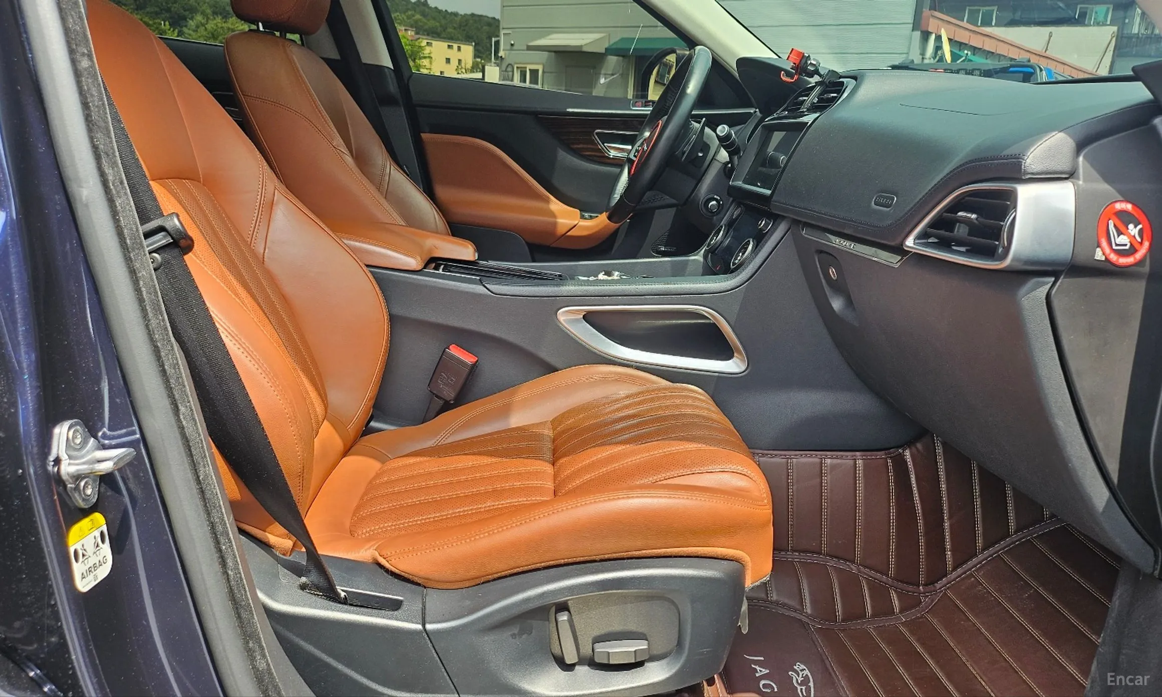 Jaguar F-PACE превью 15