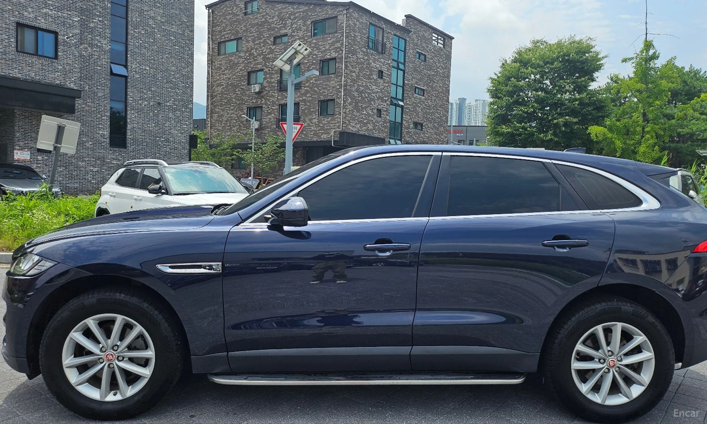Jaguar F-PACE превью 8
