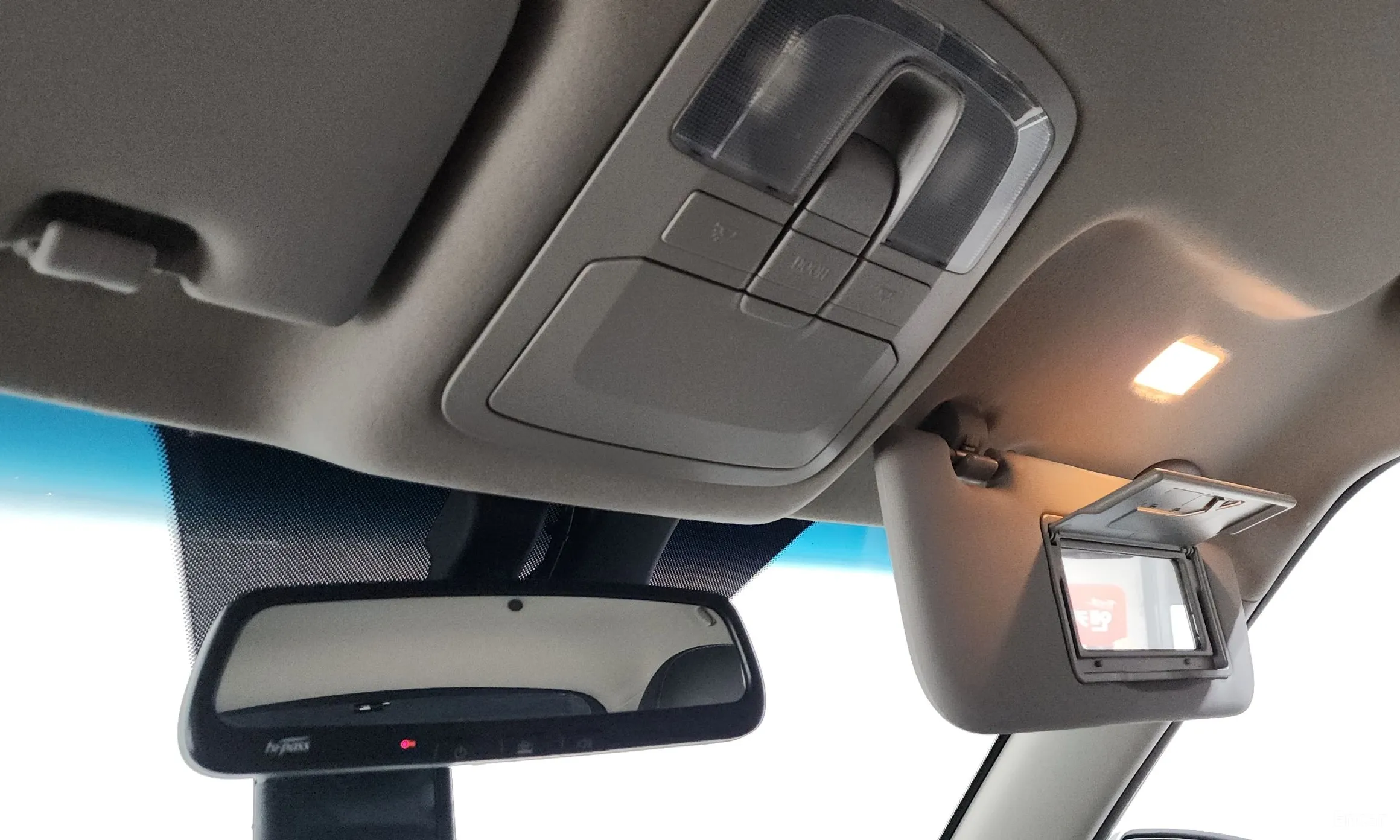 KG Mobility (SsangYong) Berry New Tivoli превью 20