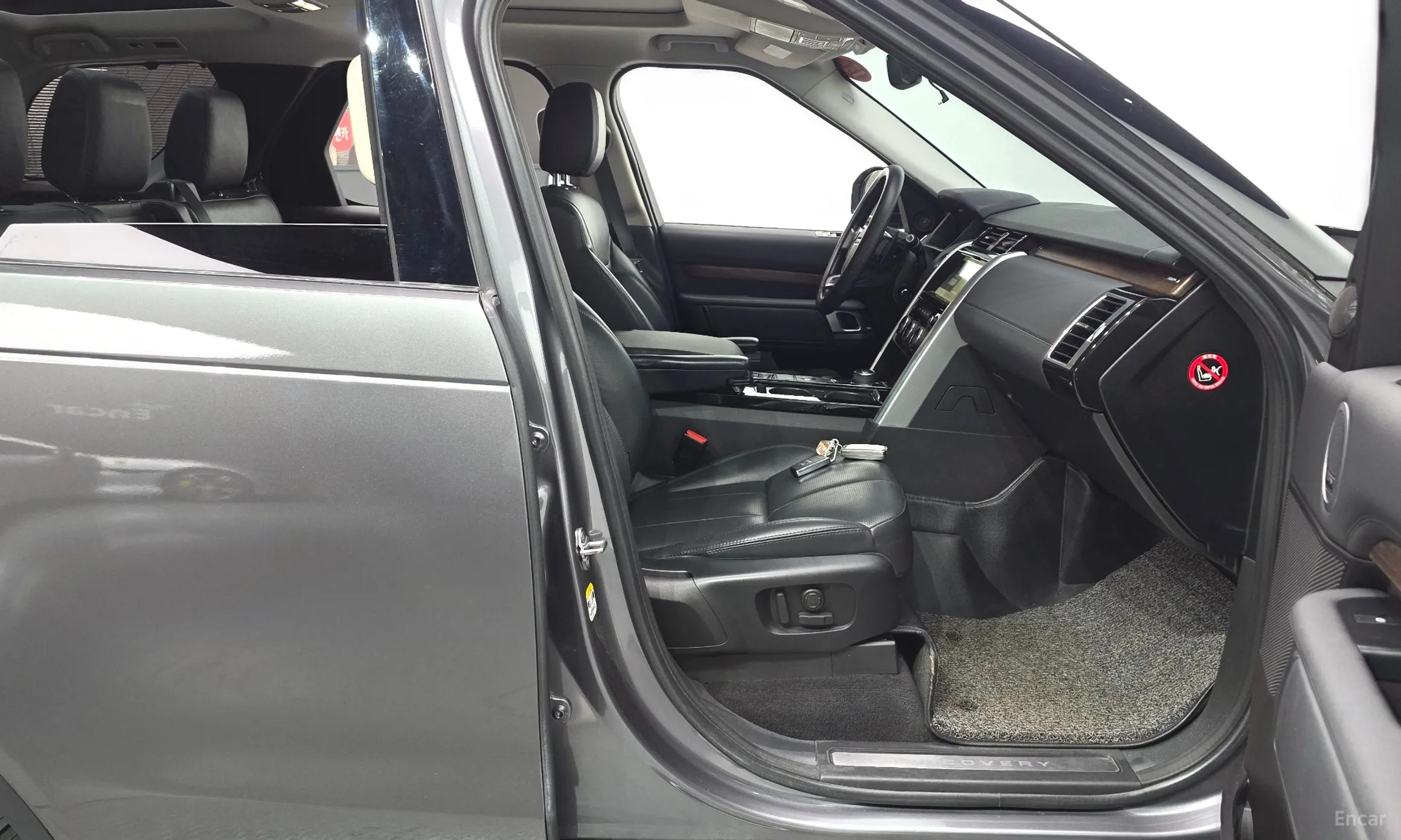 Land Rover Discovery 5 превью 10
