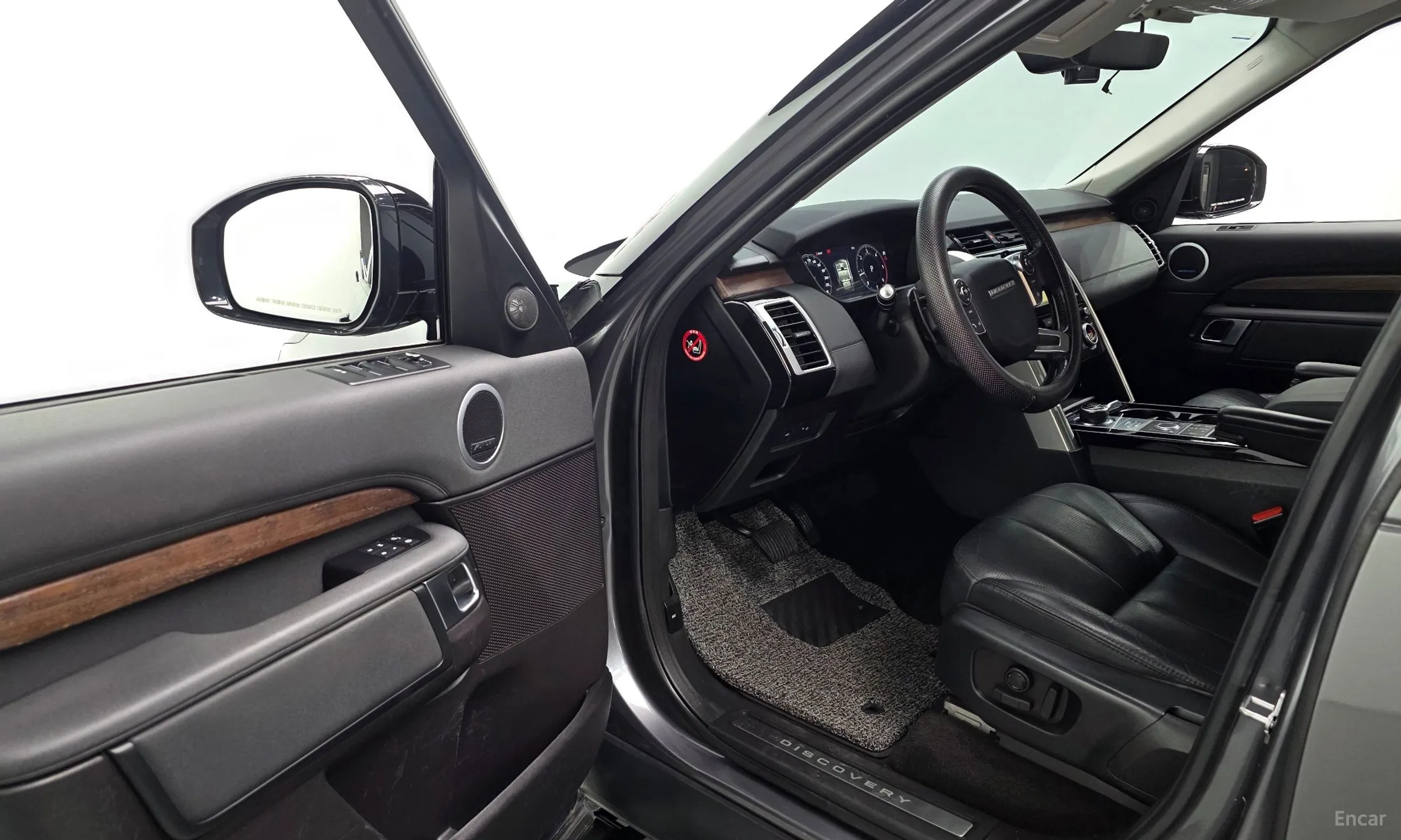 Land Rover Discovery 5 превью 11