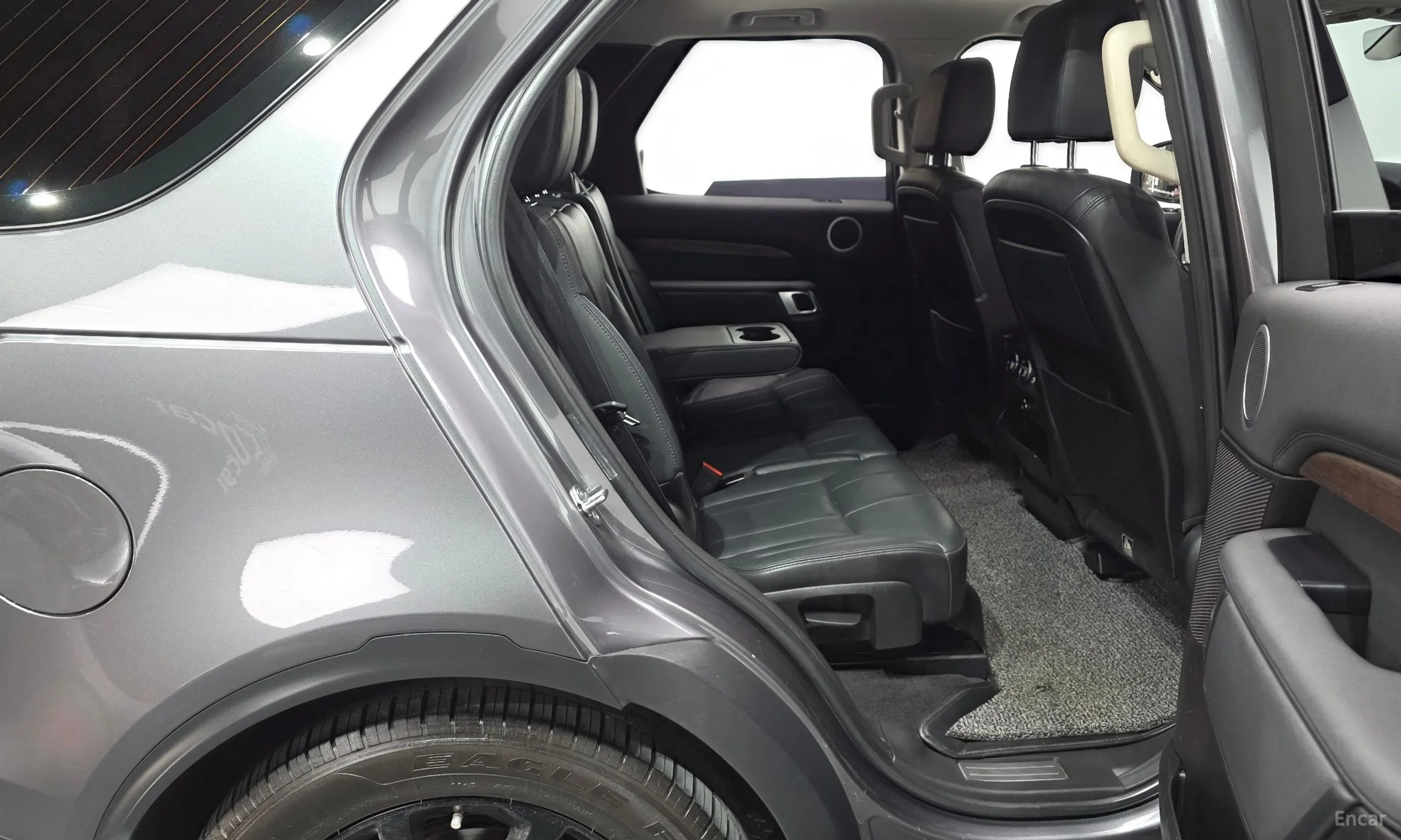 Land Rover Discovery 5 превью 12