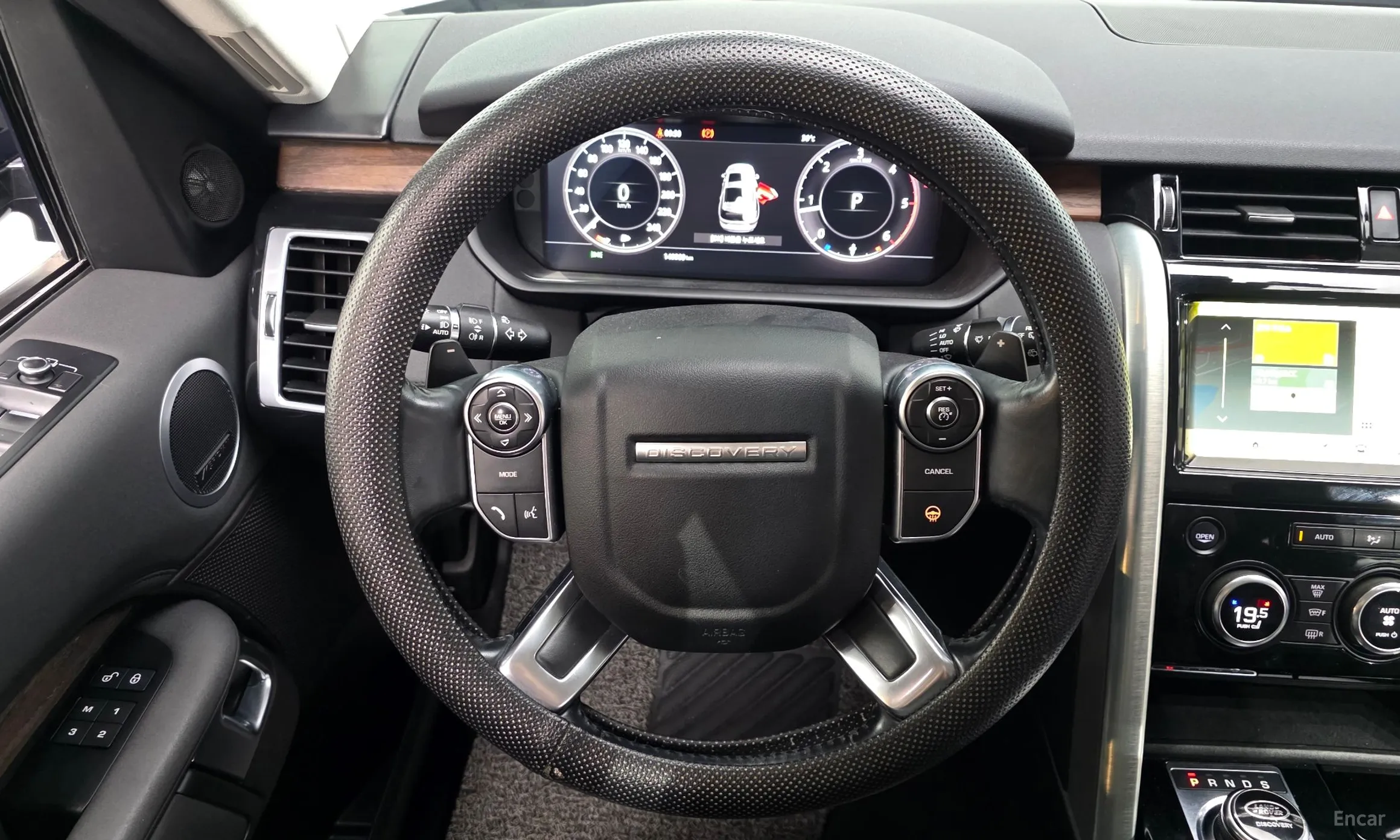 Land Rover Discovery 5 превью 13