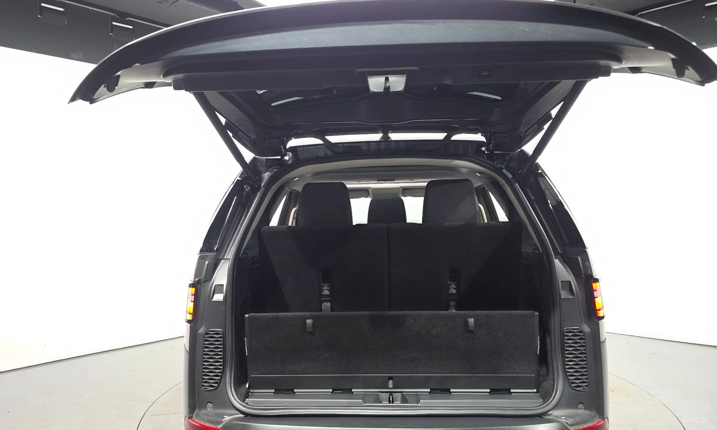 Land Rover Discovery 5 превью 20
