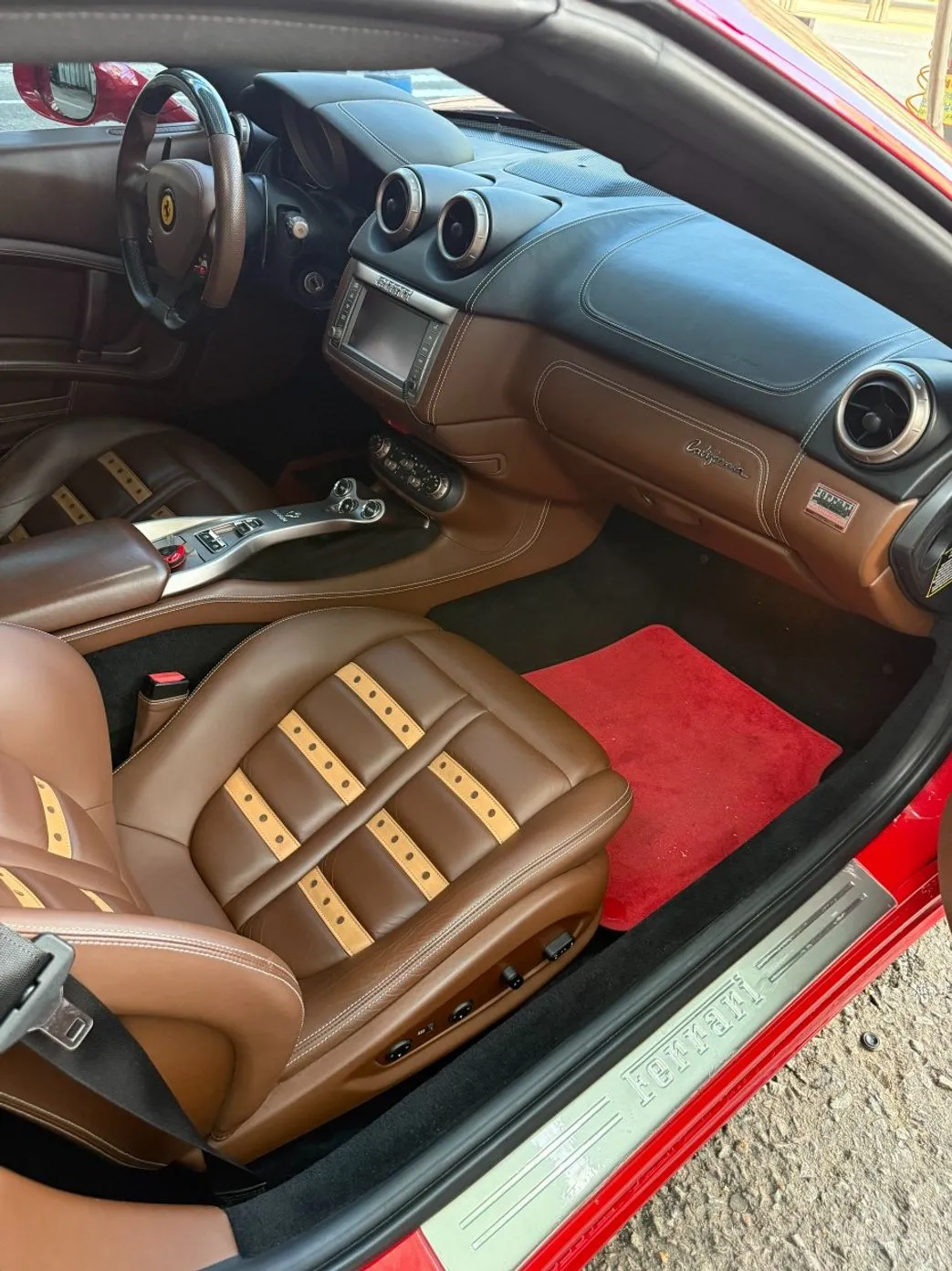 Ferrari California превью 10
