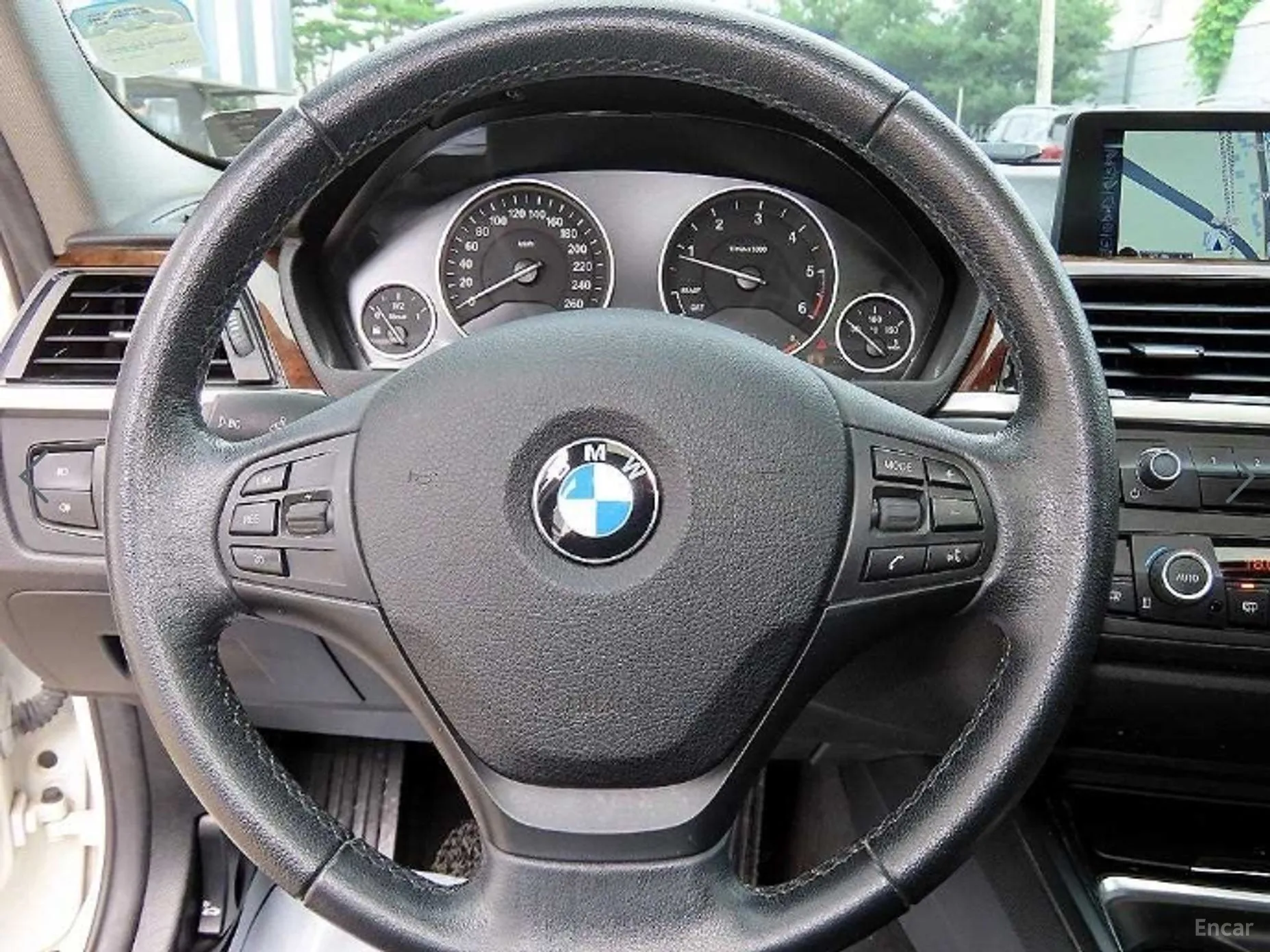 BMW 3 Series (F30) превью 8