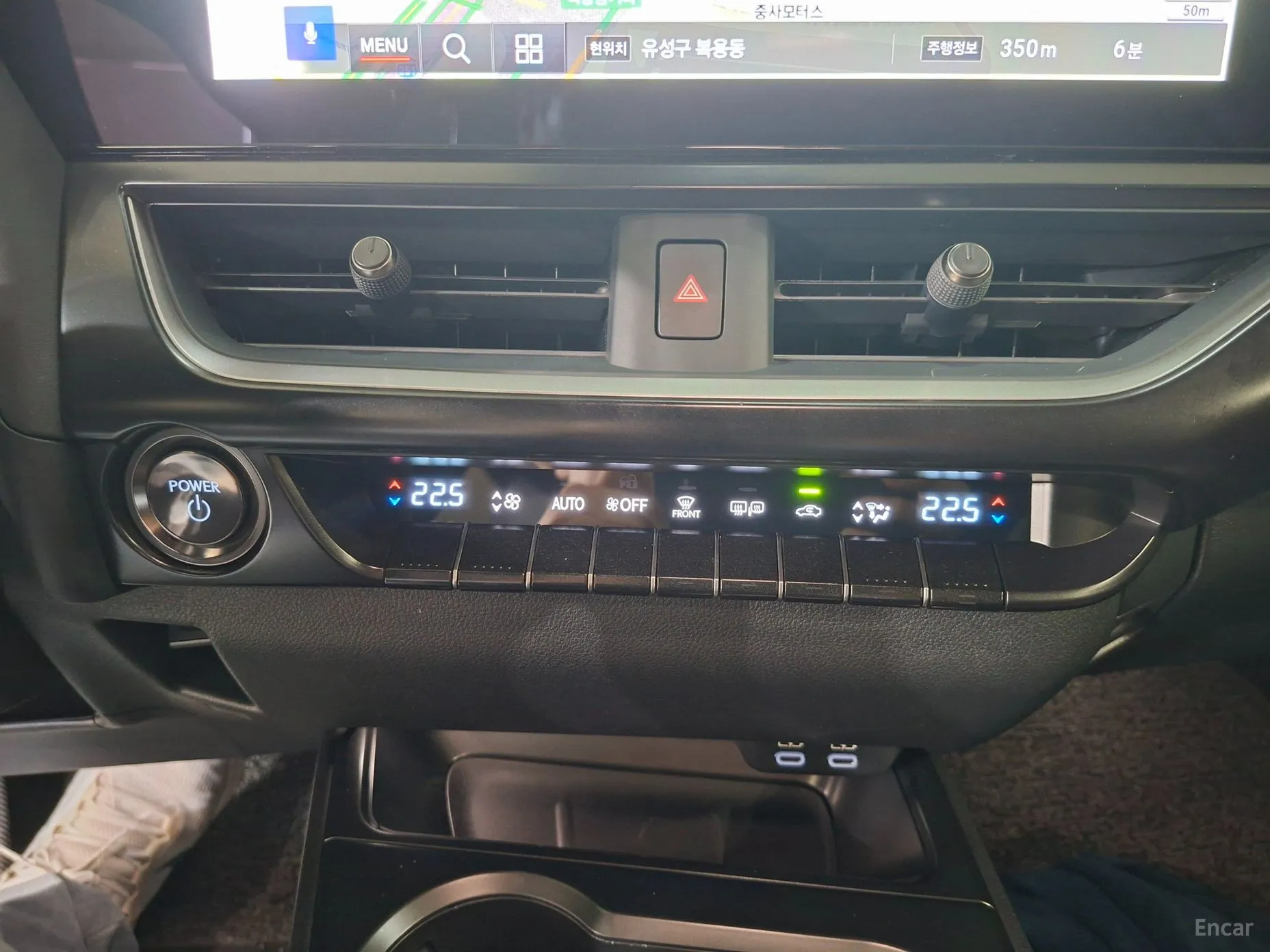 Lexus UX300h превью 14