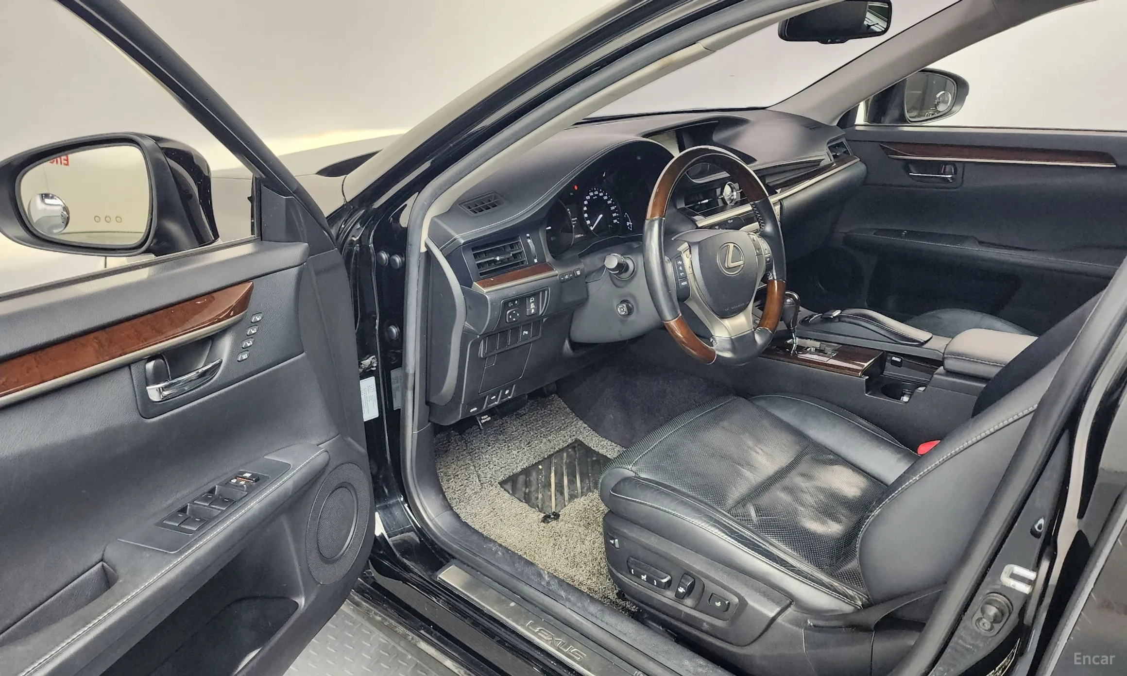 Lexus New ES300h превью 10