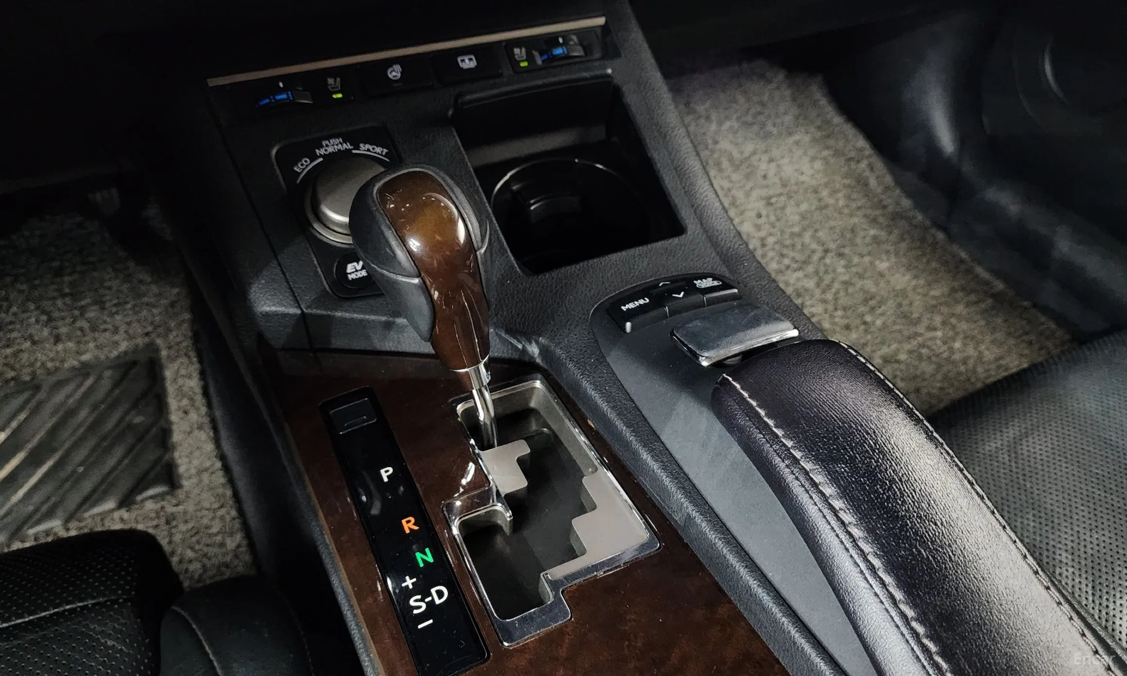 Lexus New ES300h превью 9