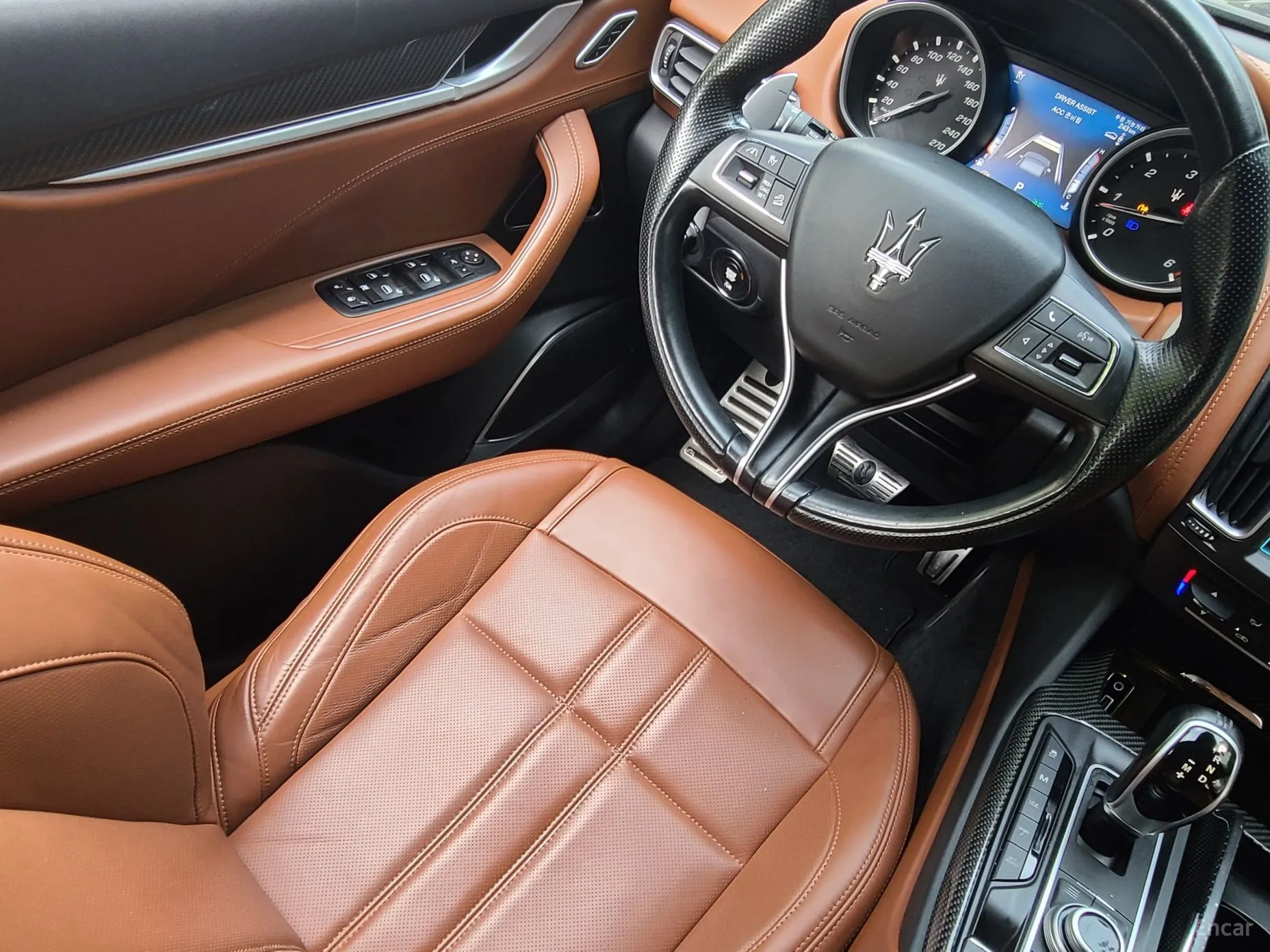 Maserati Levante превью 17