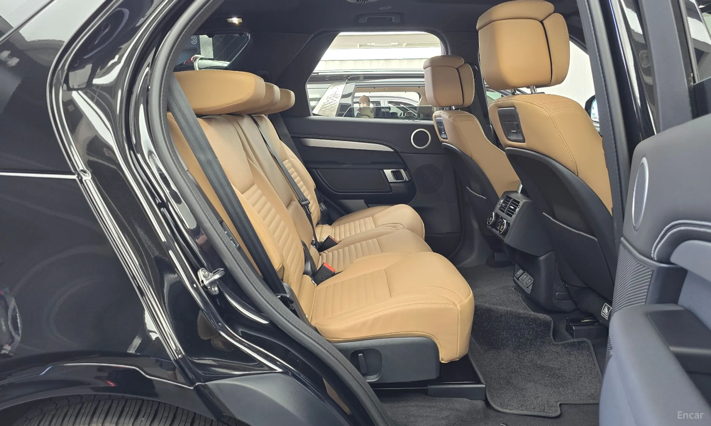 Land Rover Discovery 5 превью 11
