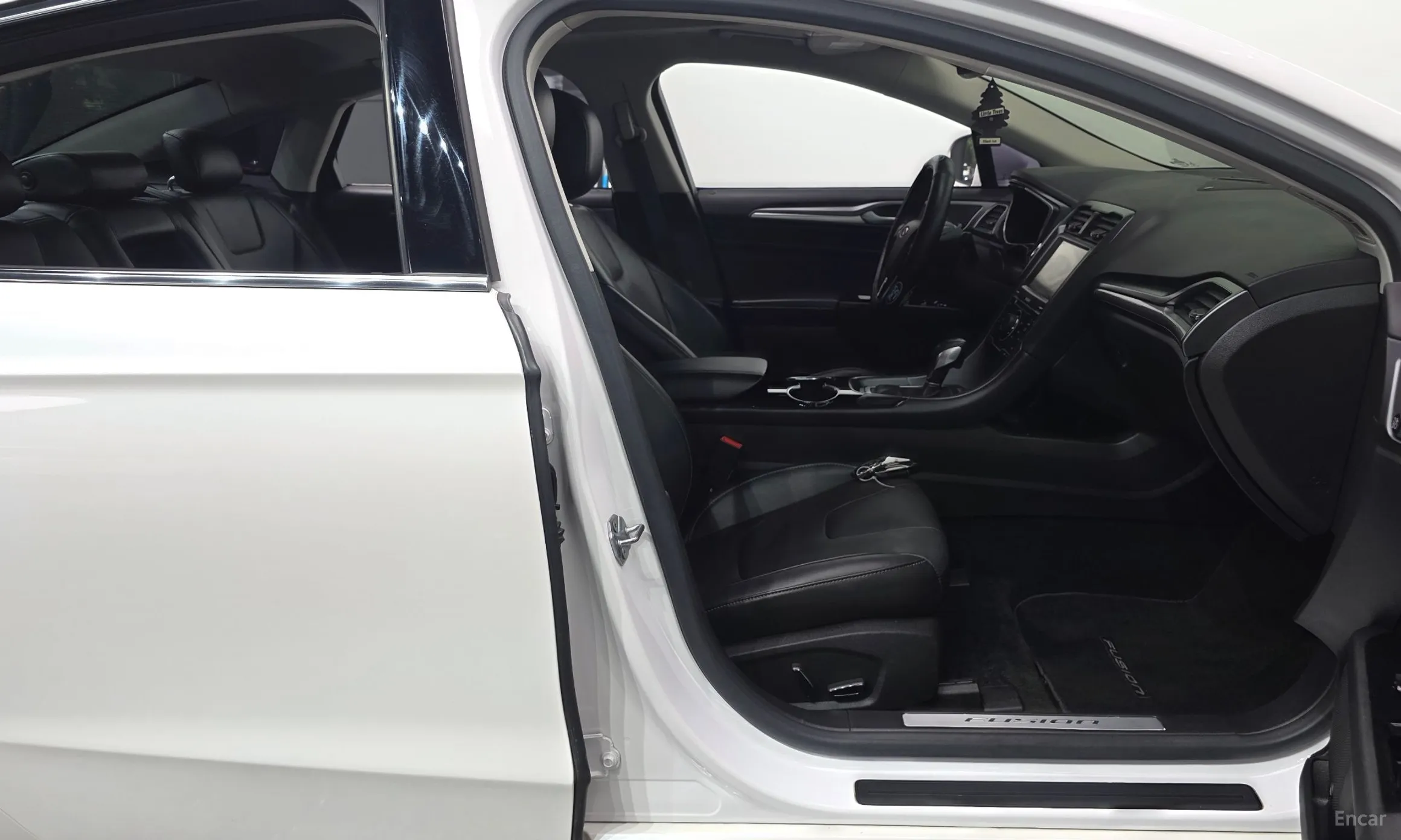 Ford Fusion превью 10