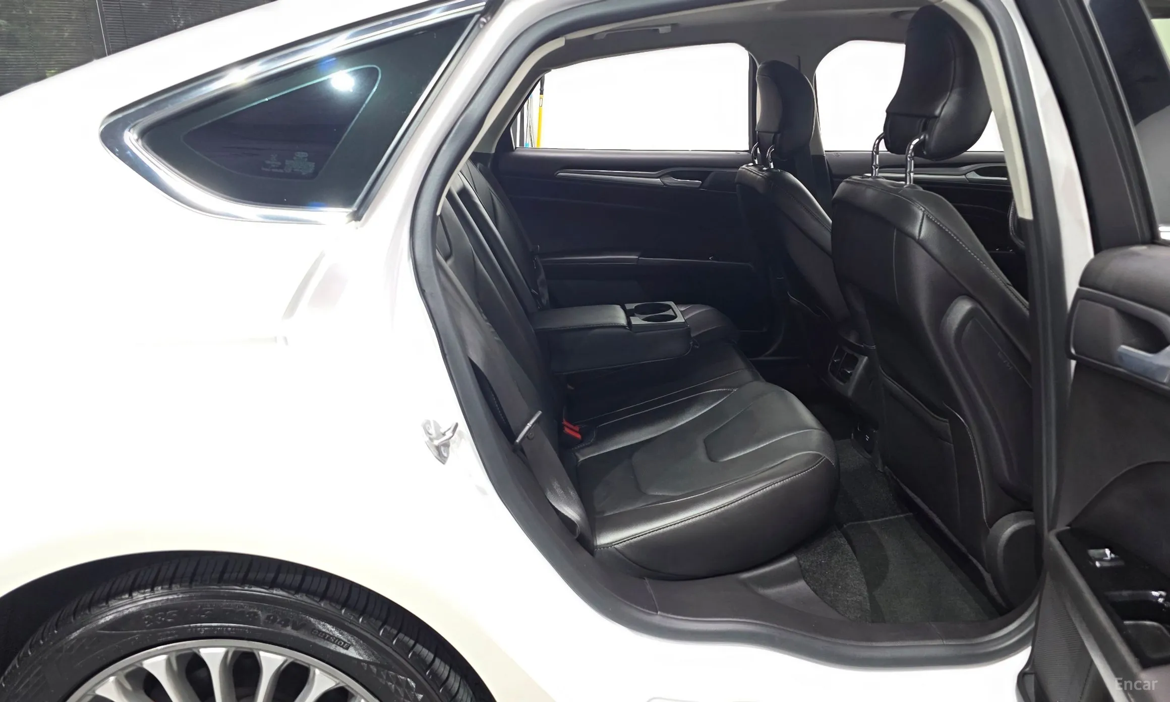 Ford Fusion превью 12