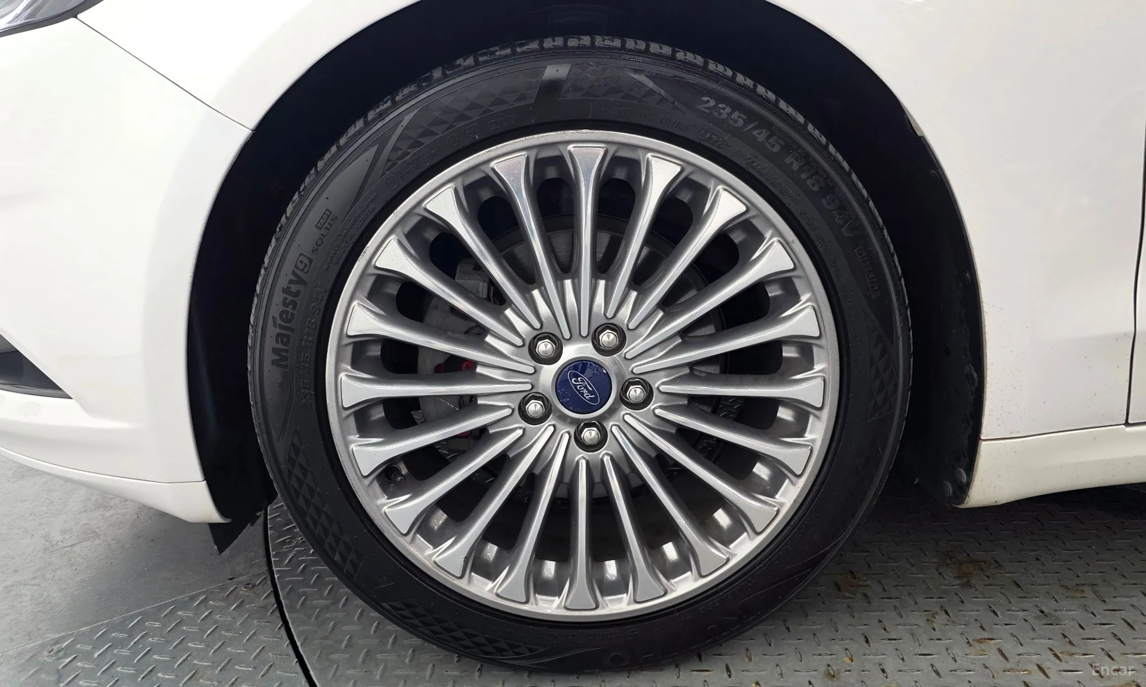 Ford Fusion превью 5