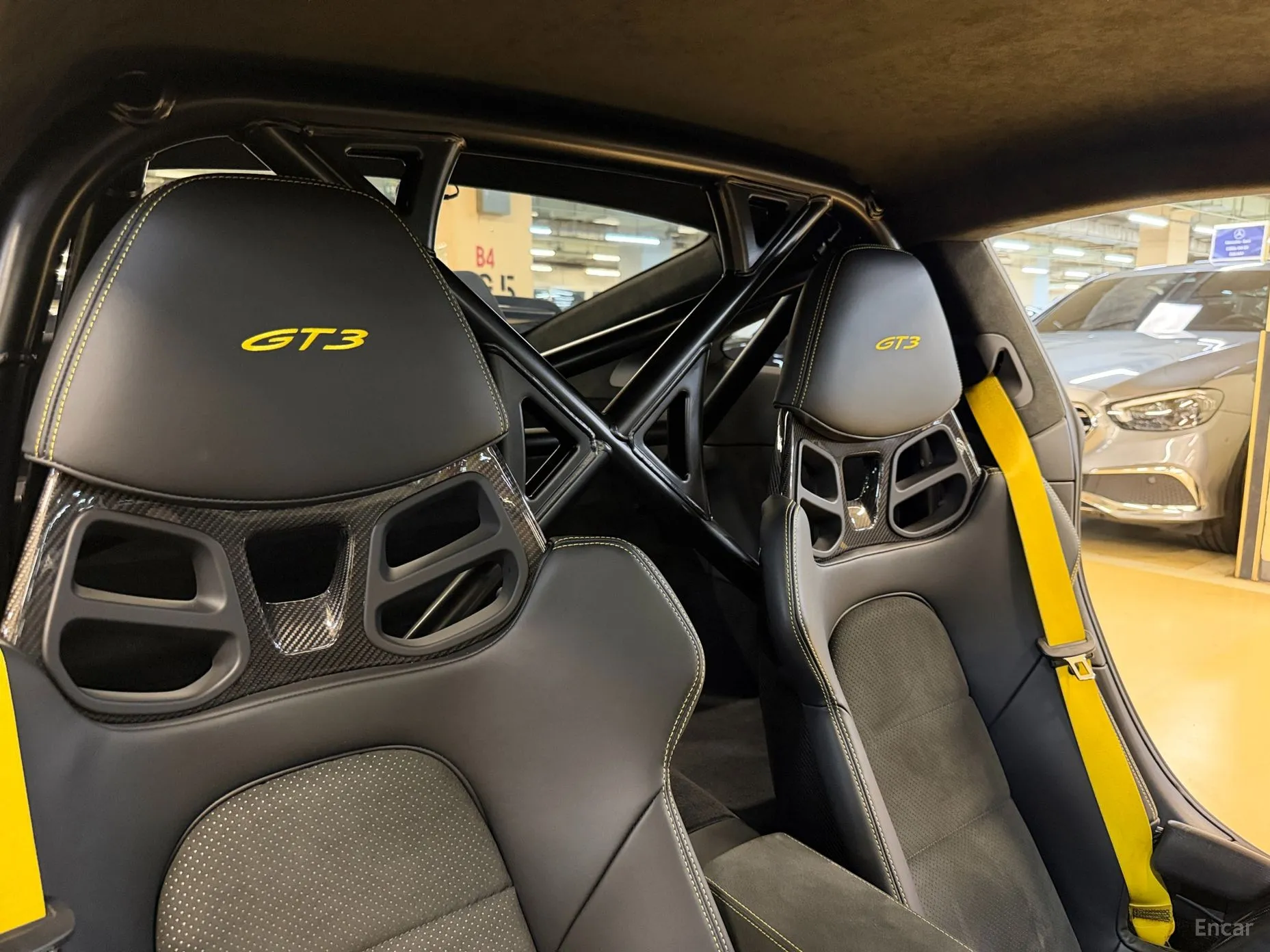 Porsche 911 (992) превью 15