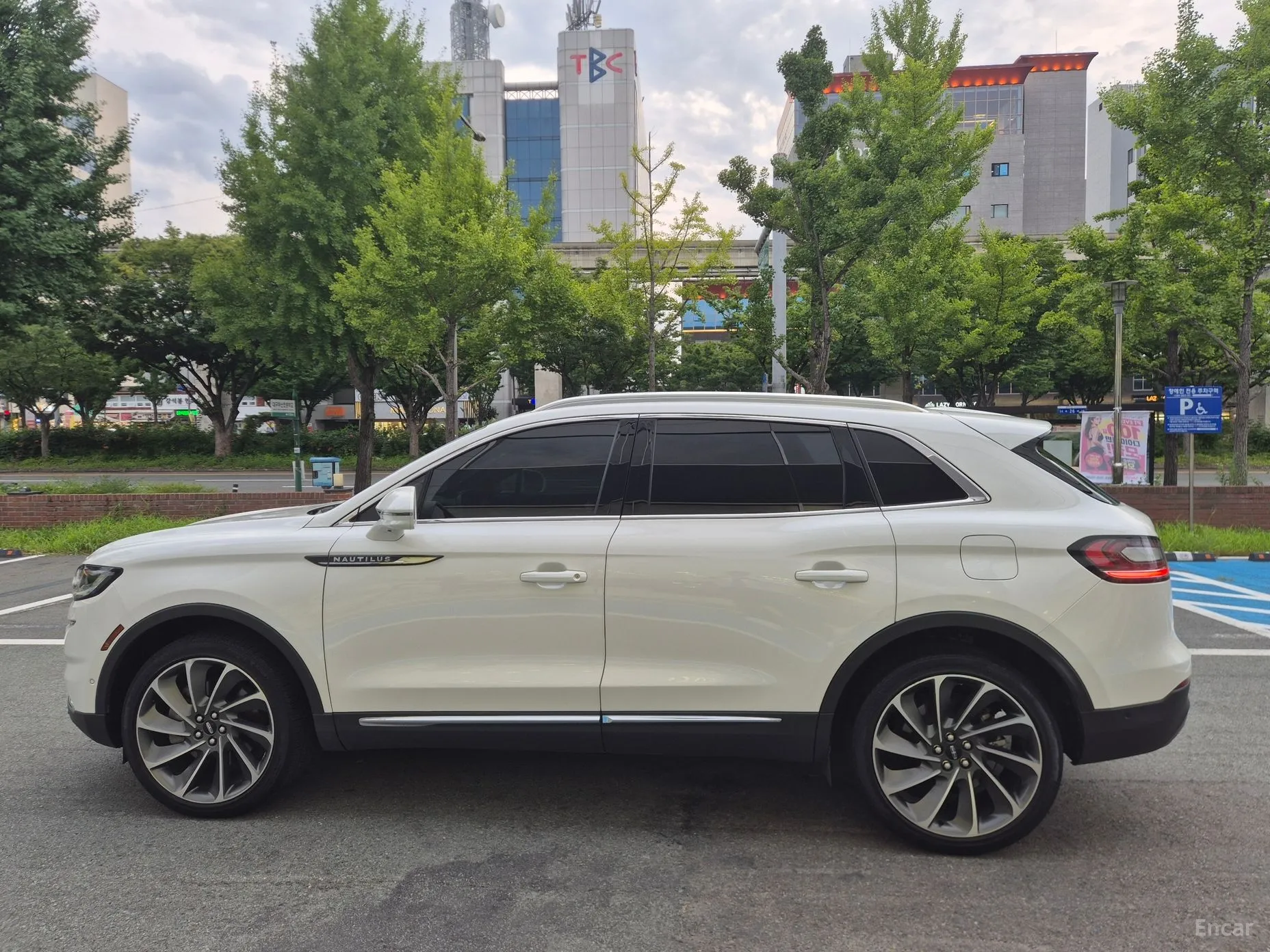 Lincoln Nautilus Gen 1 превью 3