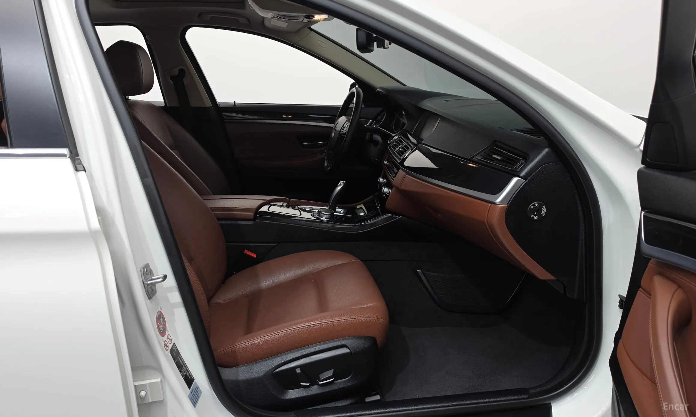 BMW 5 Series (F10) превью 11