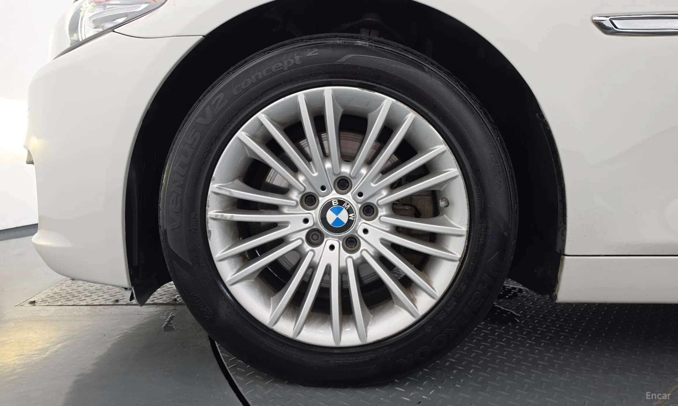 BMW 5 Series (F10) превью 5