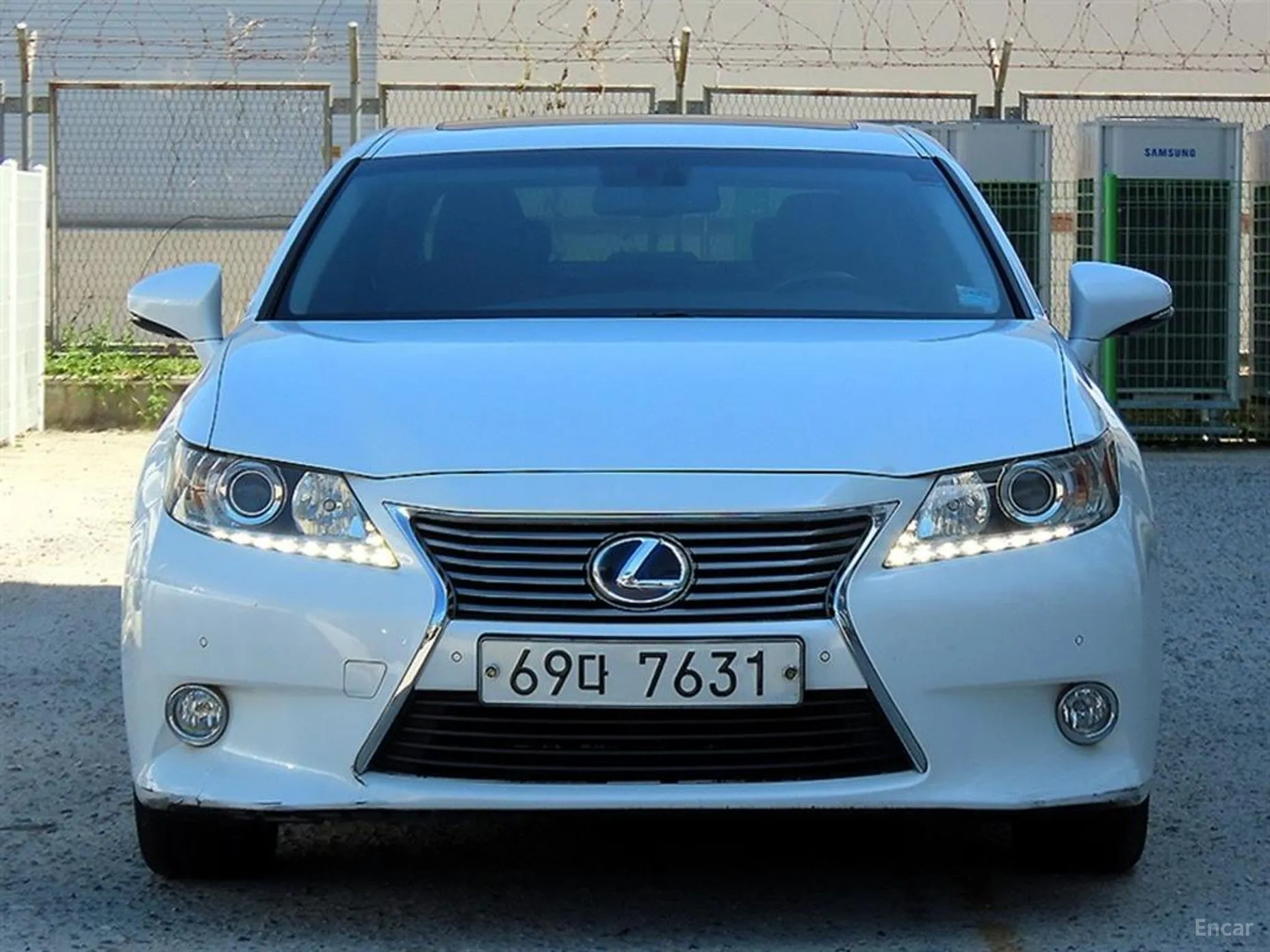 Lexus New ES300h