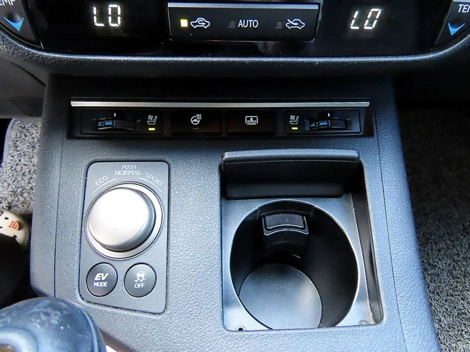Lexus New ES300h превью 12