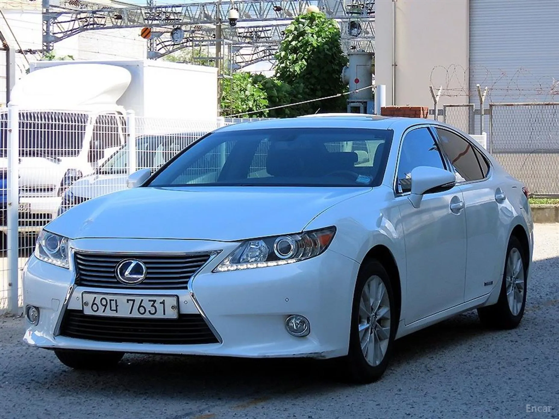 Lexus New ES300h
