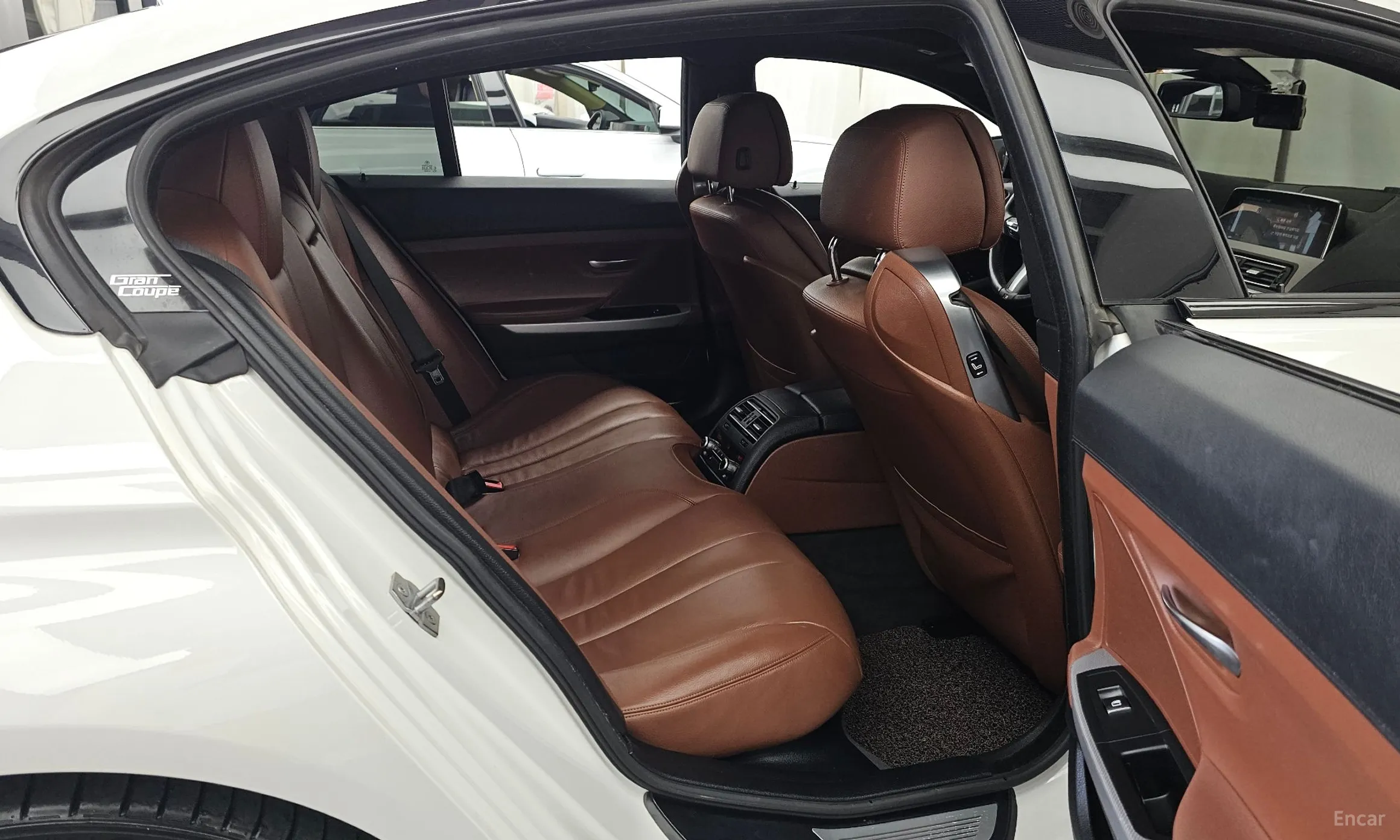 BMW 6 Series (F12) превью 12