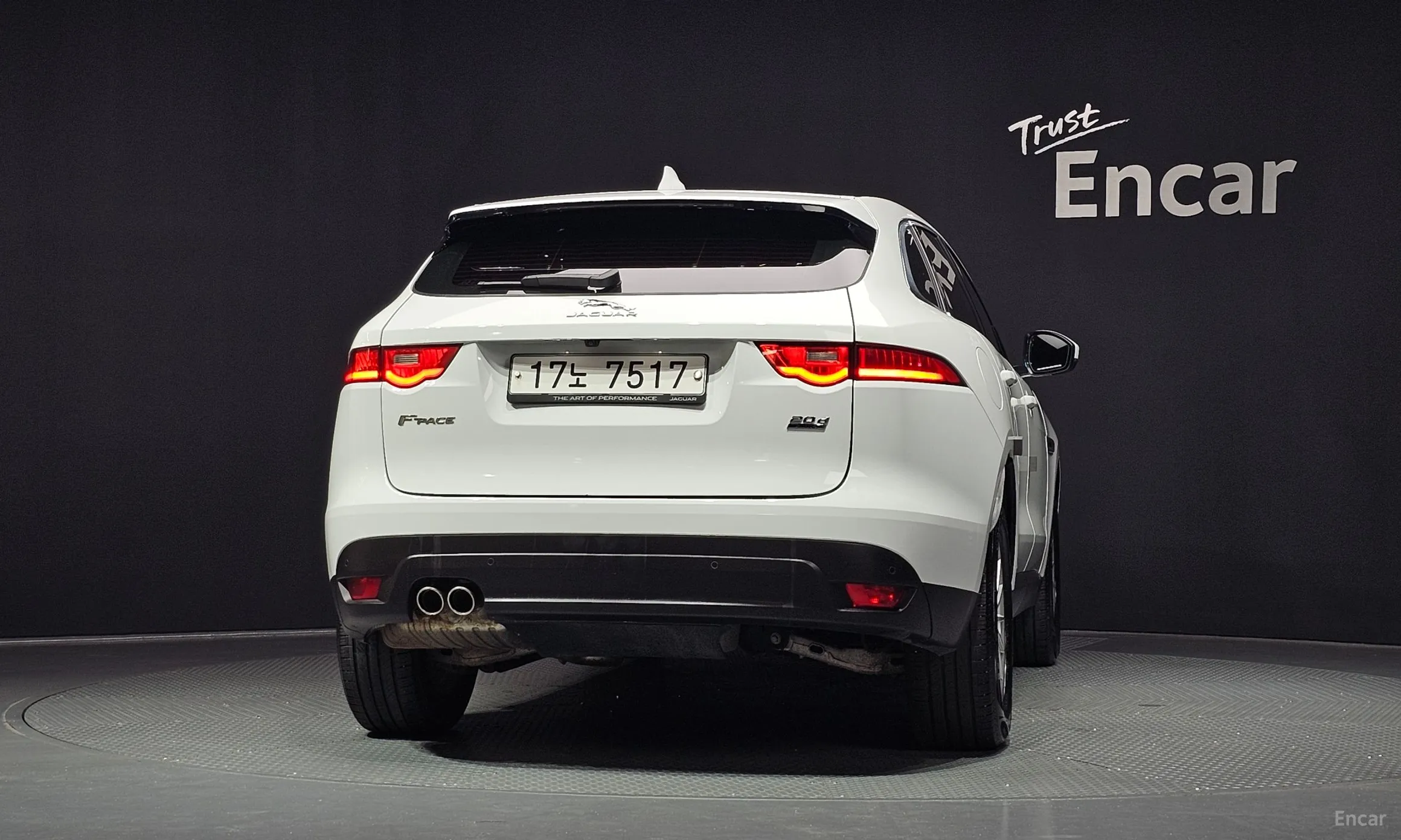 Jaguar F-PACE превью 4