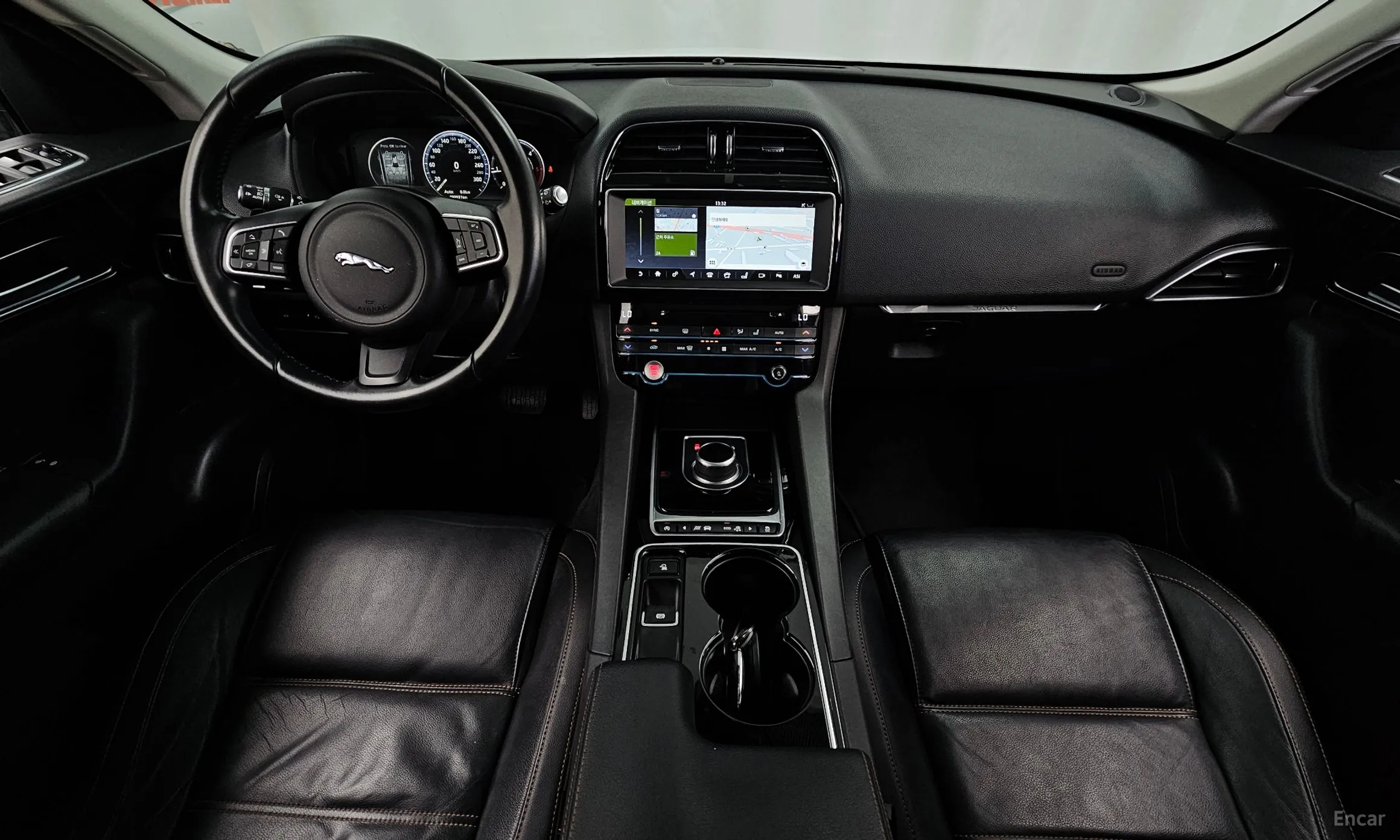 Jaguar F-PACE превью 7
