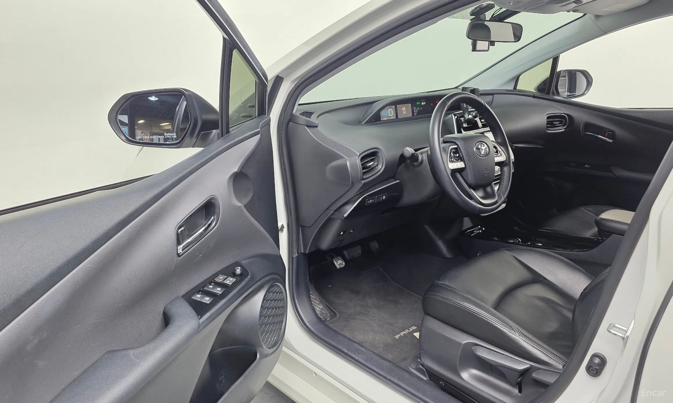 Toyota Prius 4th Generation превью 10