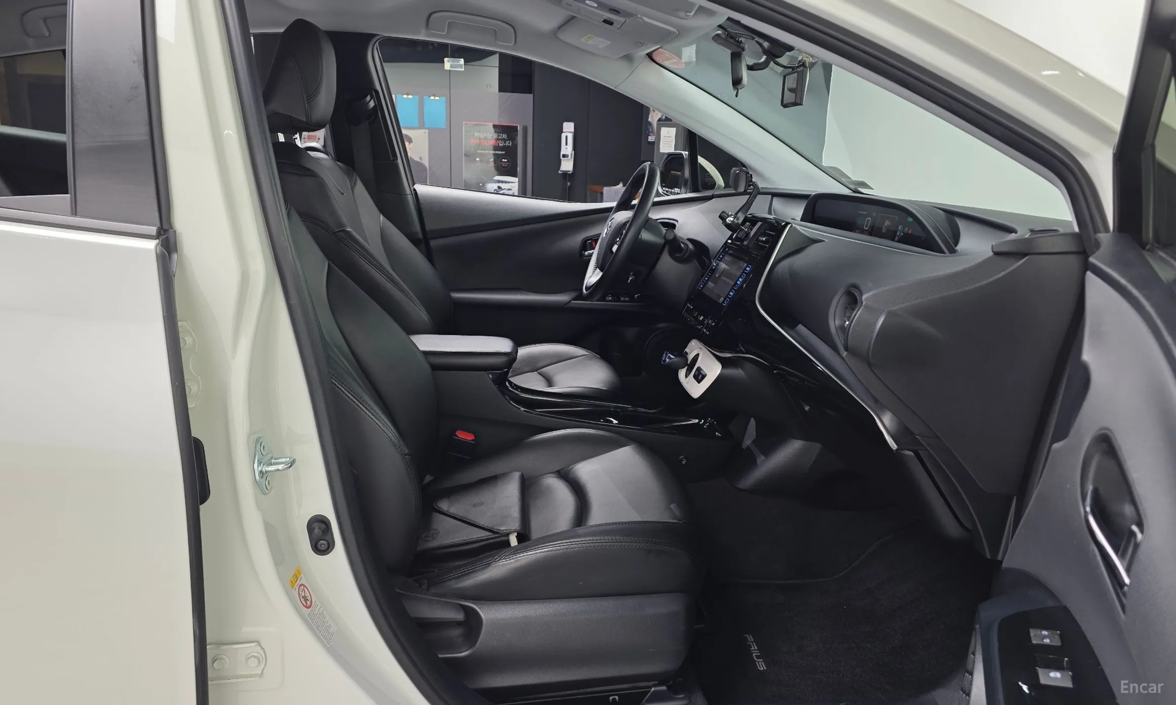 Toyota Prius 4th Generation превью 11