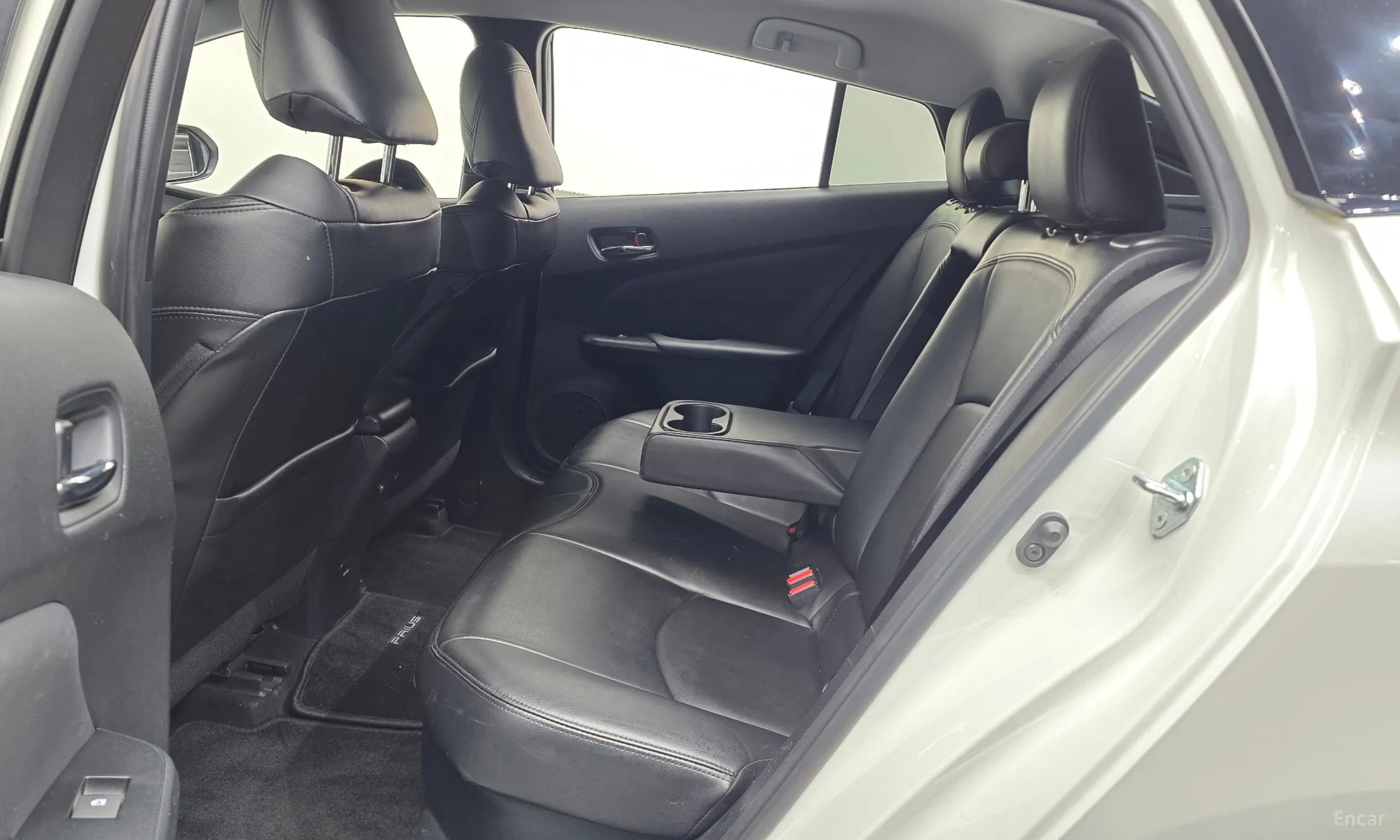 Toyota Prius 4th Generation превью 12
