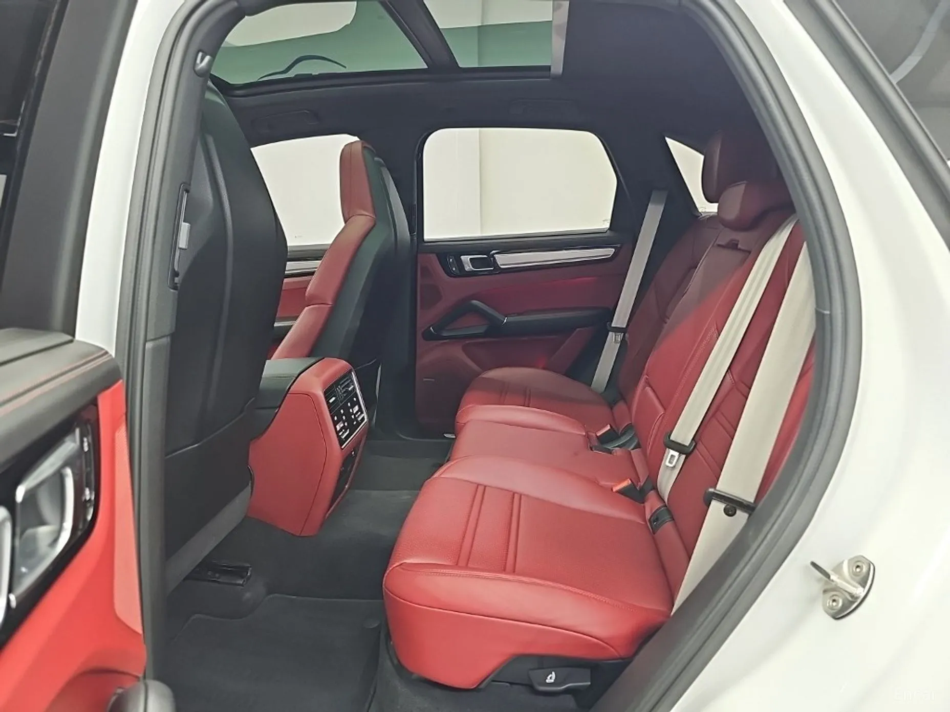 Porsche Cayenne (PO536) превью 12