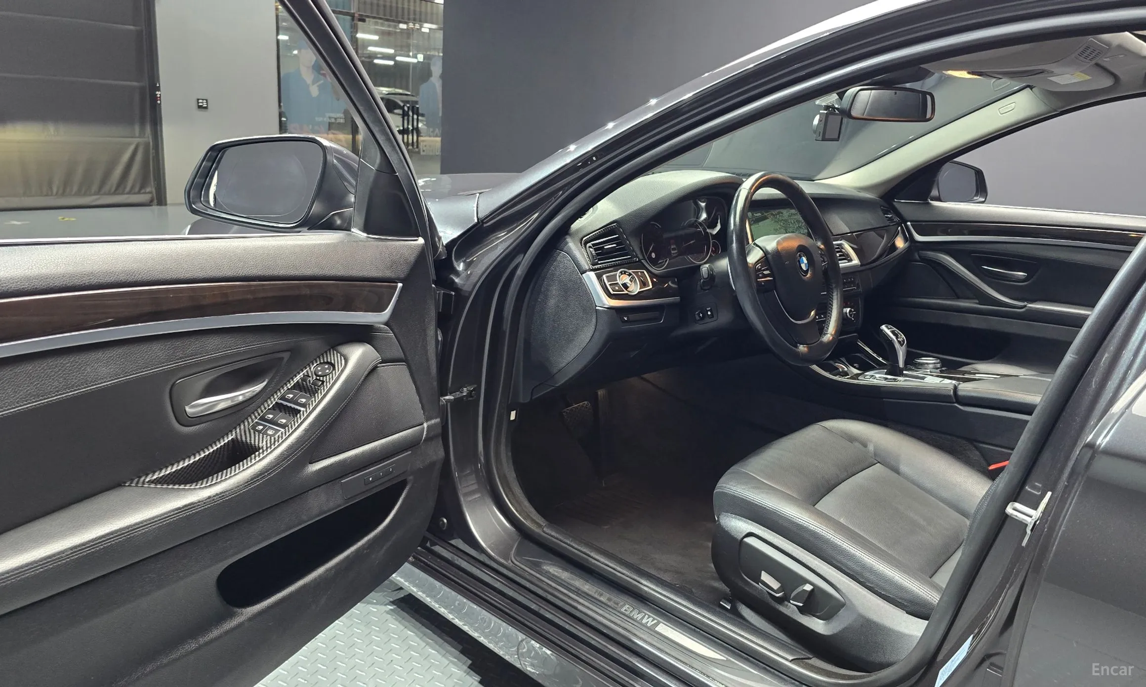 BMW 5 Series (F10) превью 10