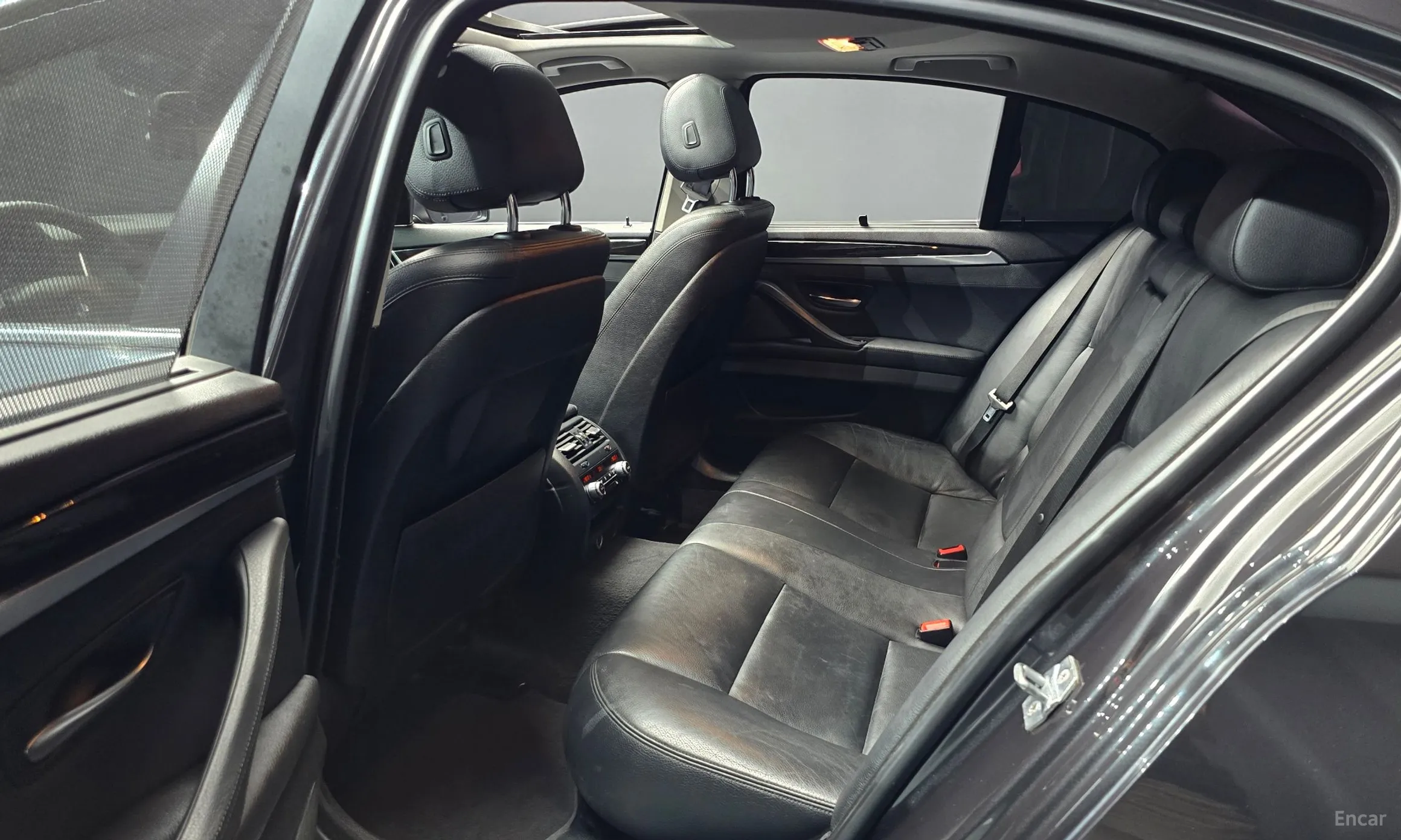 BMW 5 Series (F10) превью 12