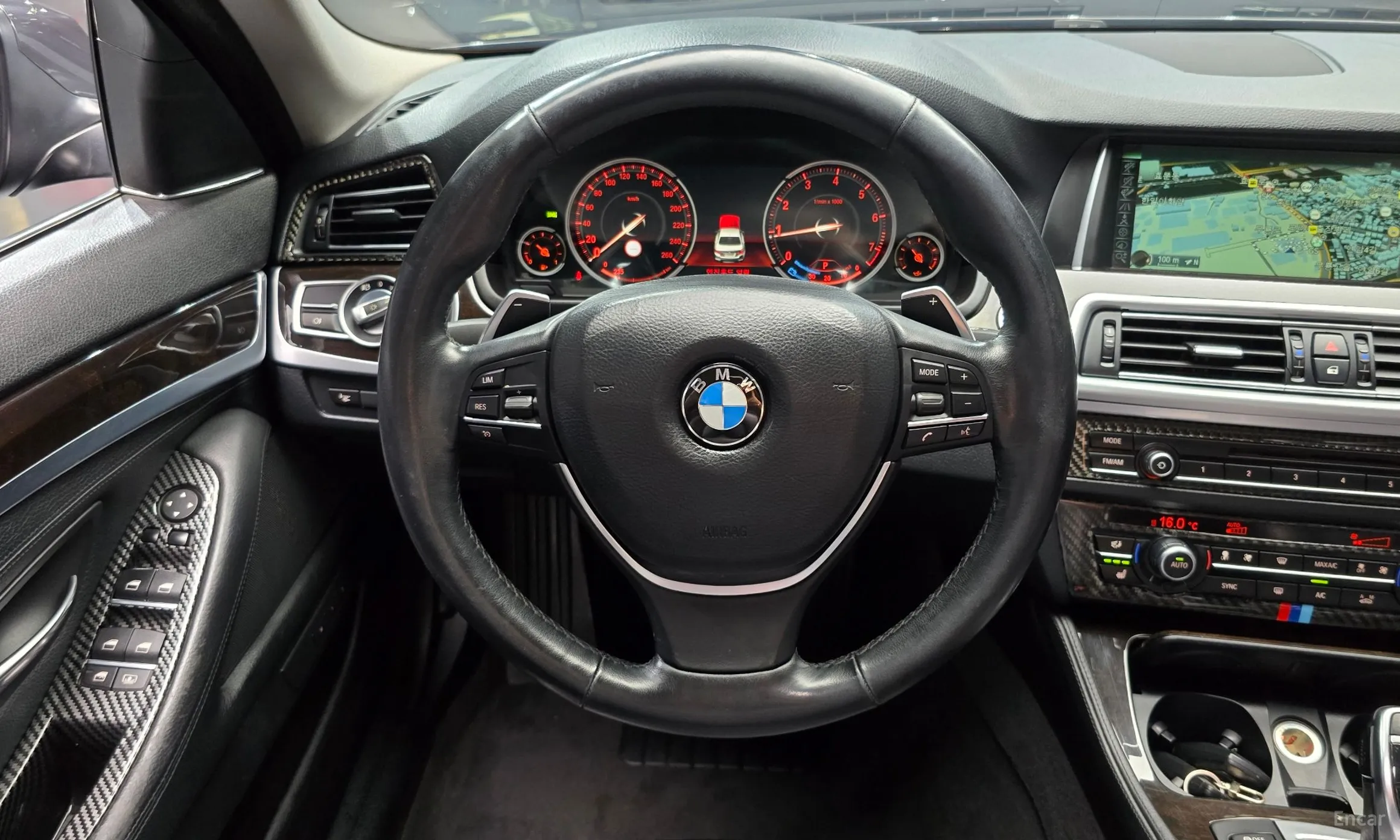 BMW 5 Series (F10) превью 13