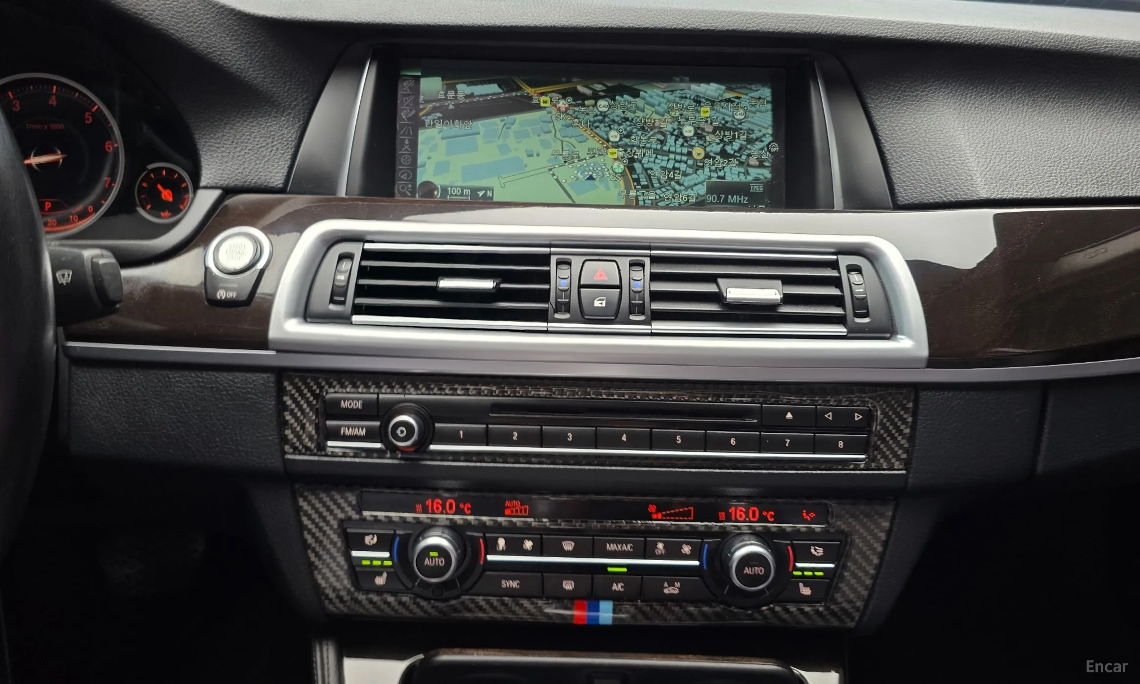 BMW 5 Series (F10) превью 14