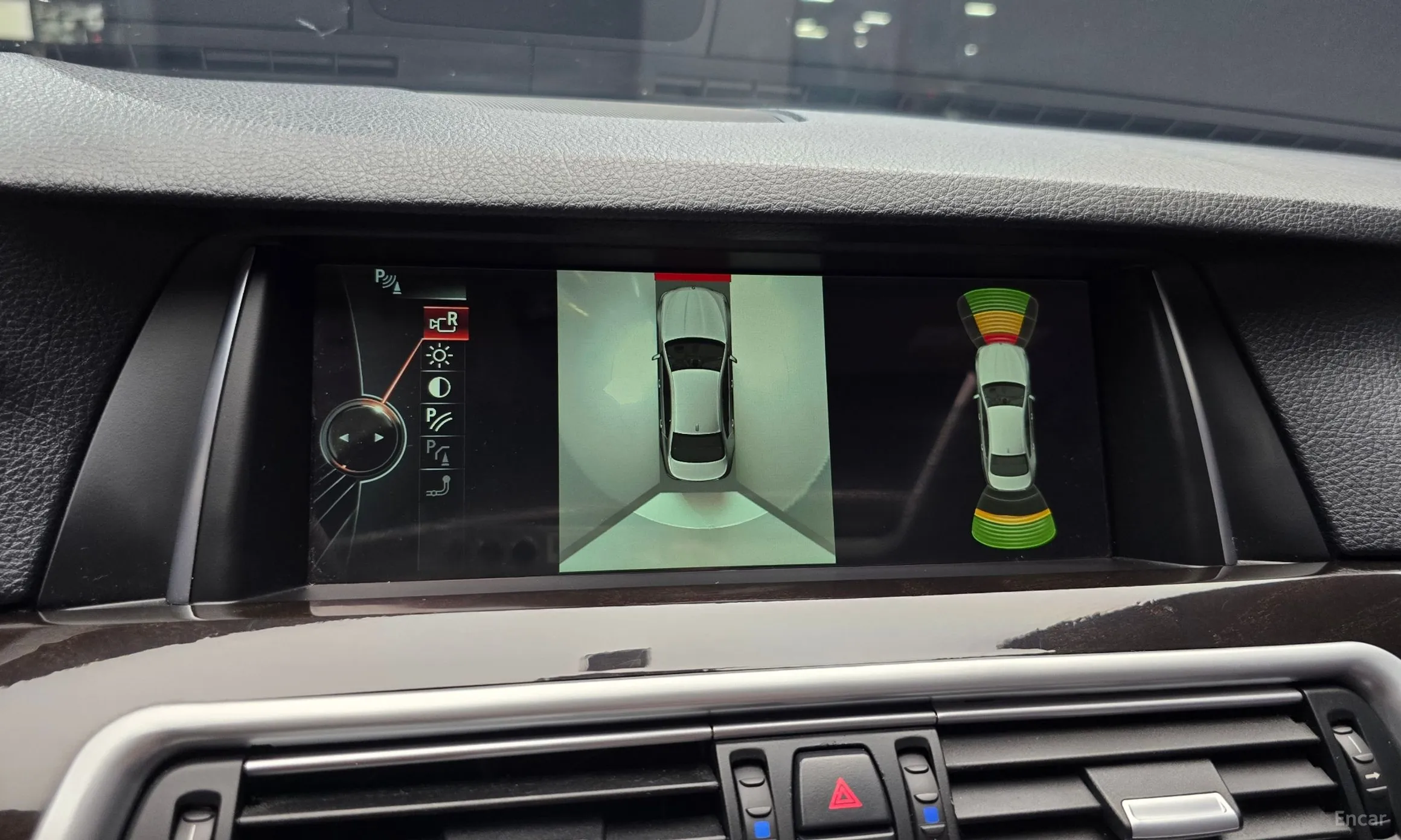 BMW 5 Series (F10) превью 15