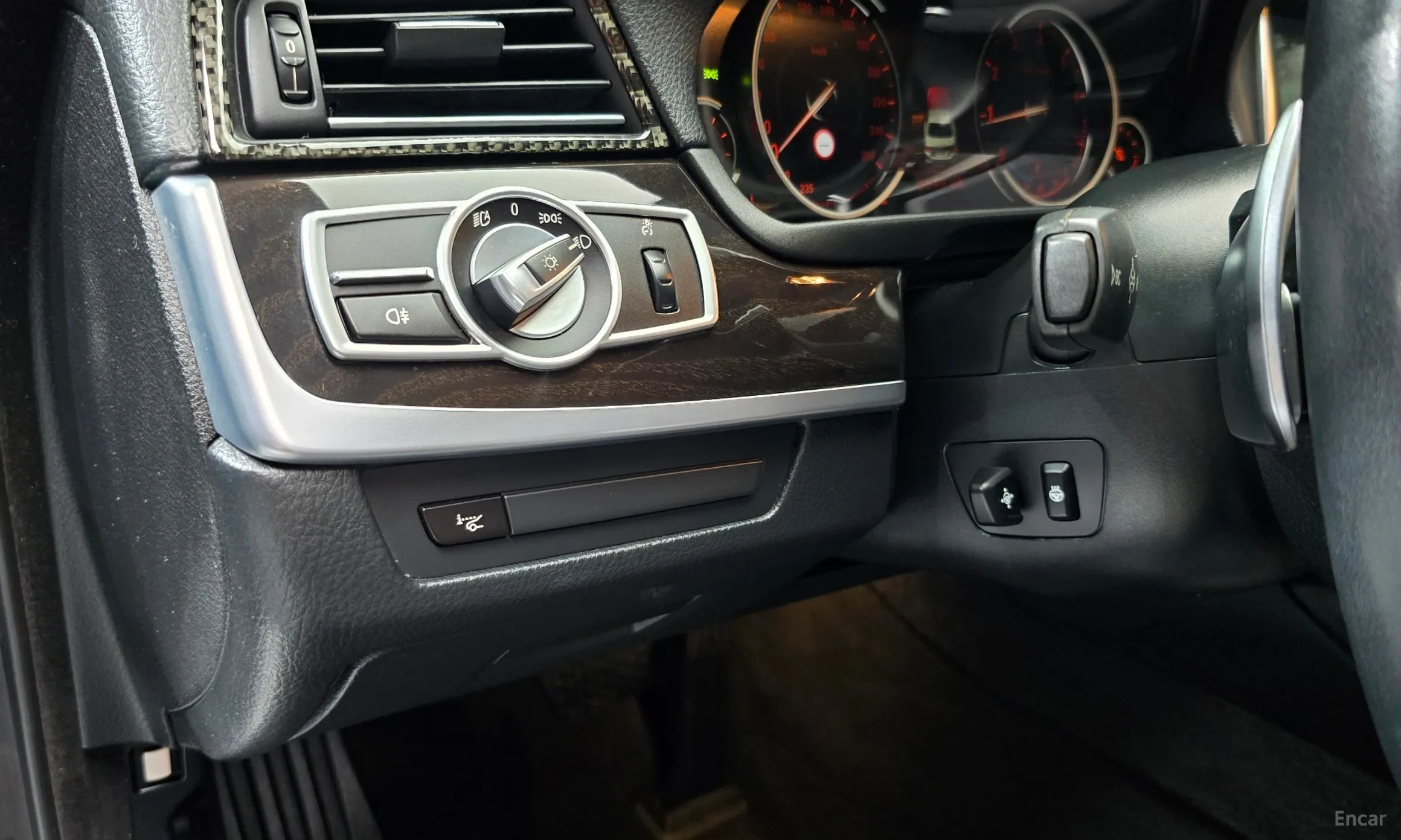 BMW 5 Series (F10) превью 19