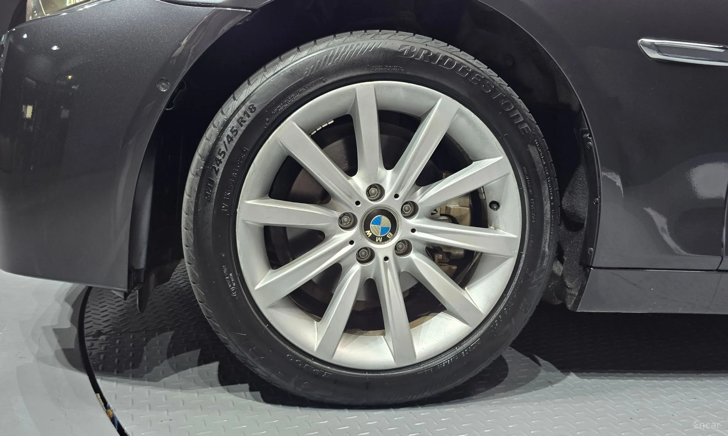 BMW 5 Series (F10) превью 5