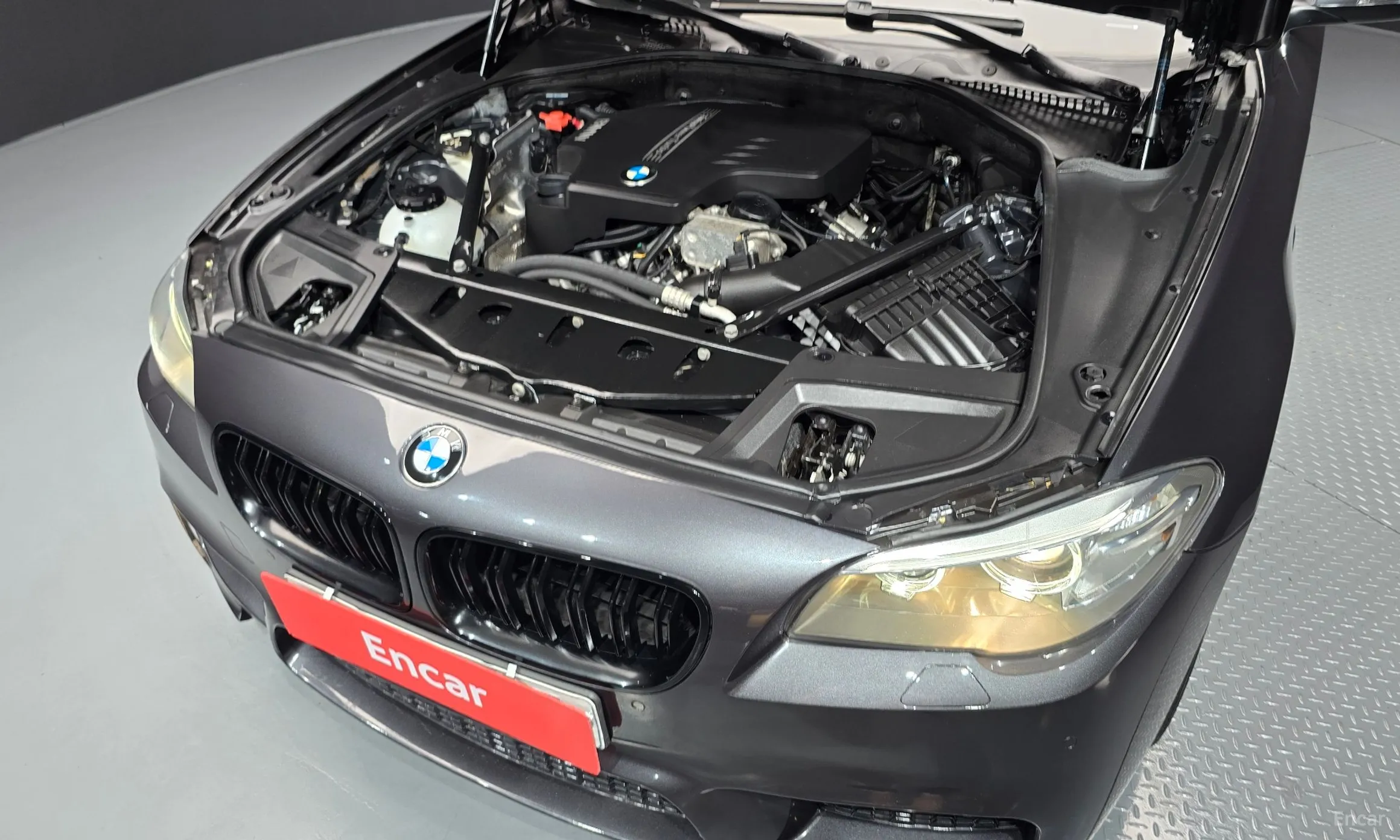 BMW 5 Series (F10) превью 6