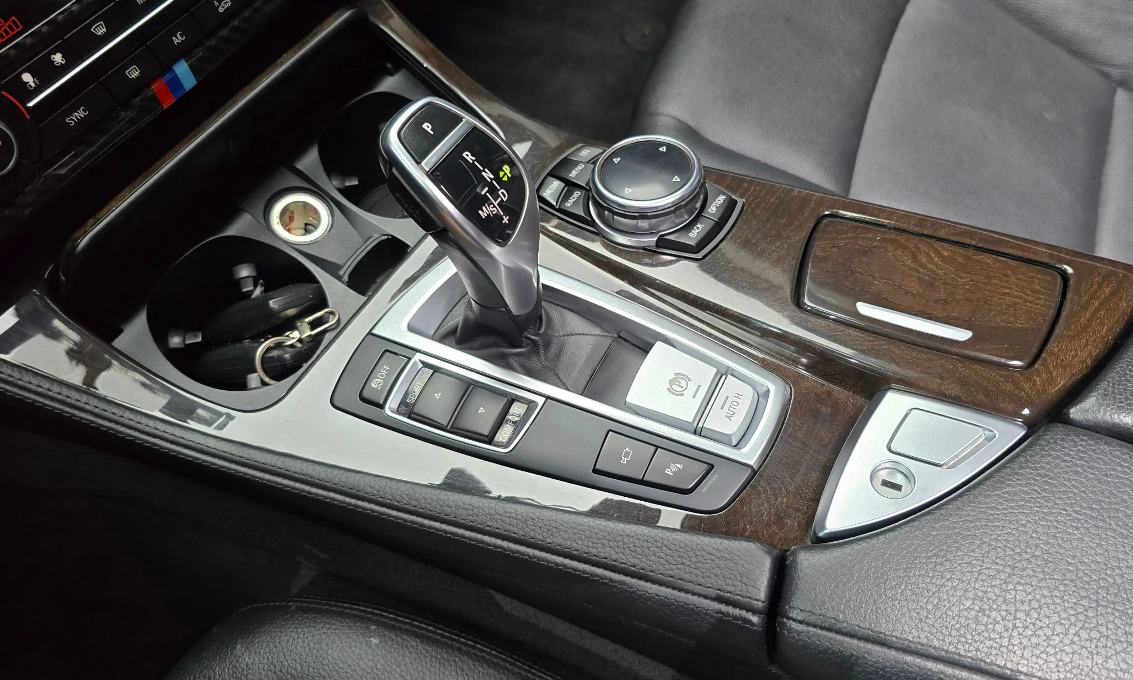 BMW 5 Series (F10) превью 9