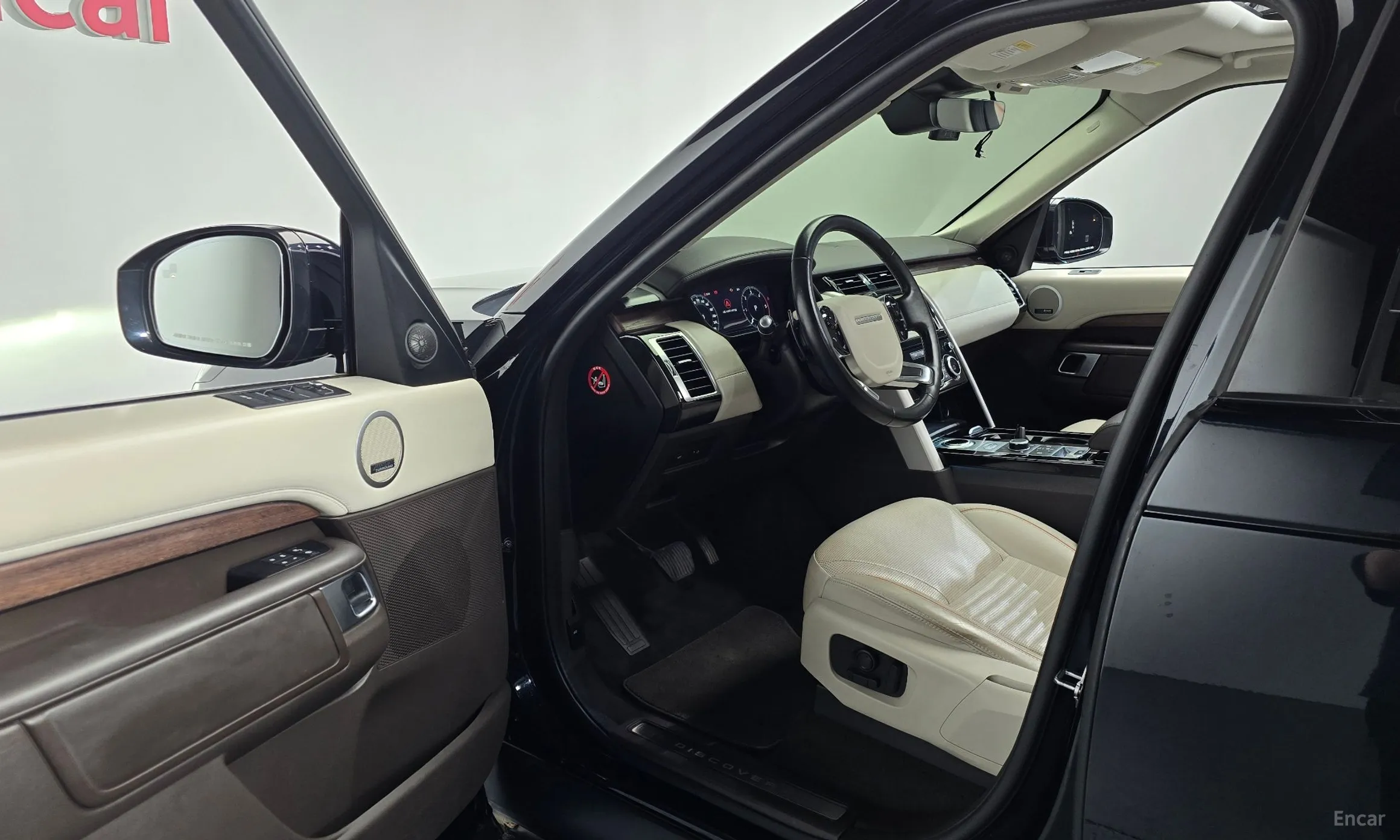 Land Rover Discovery 5 превью 10