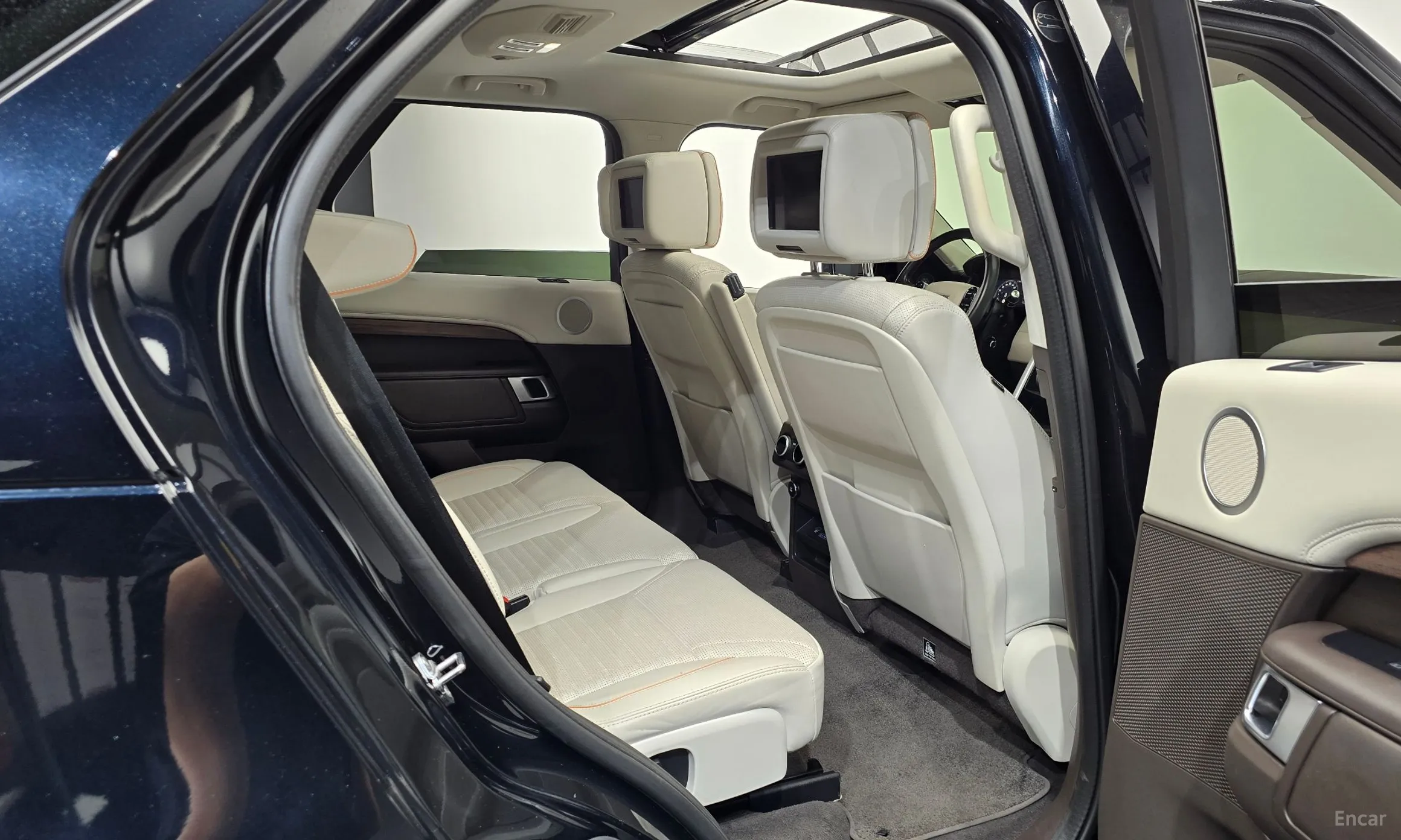 Land Rover Discovery 5 превью 11
